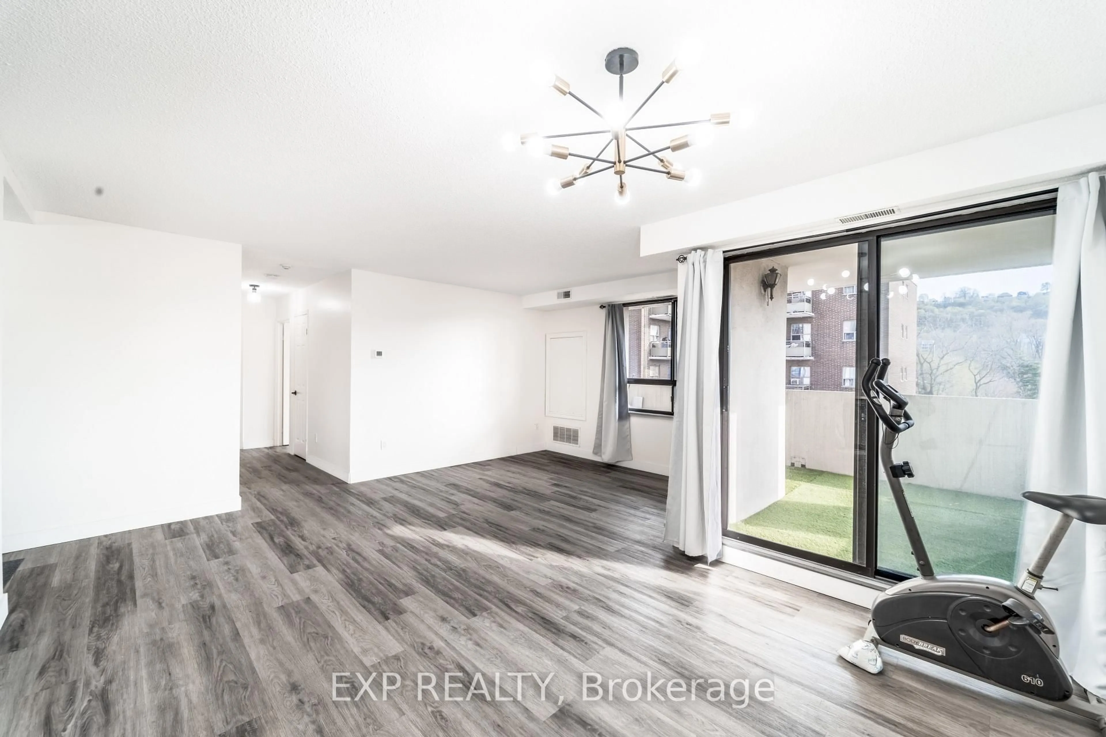 Indoor entryway for 432 Main St #601, Hamilton Ontario L8N 1J9