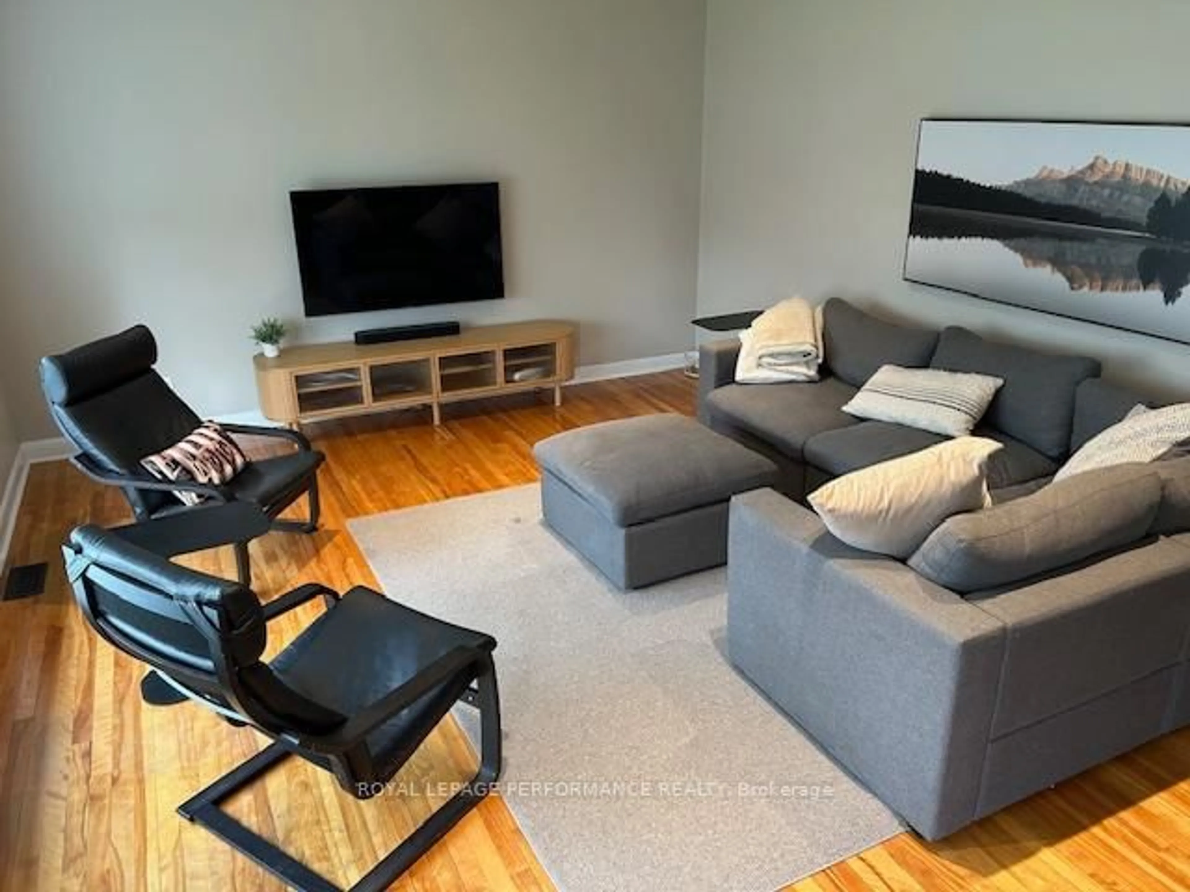 Living room with furniture, unknown for 1321 Rustic Dr, Ottawa Ontario K2C 2Y3