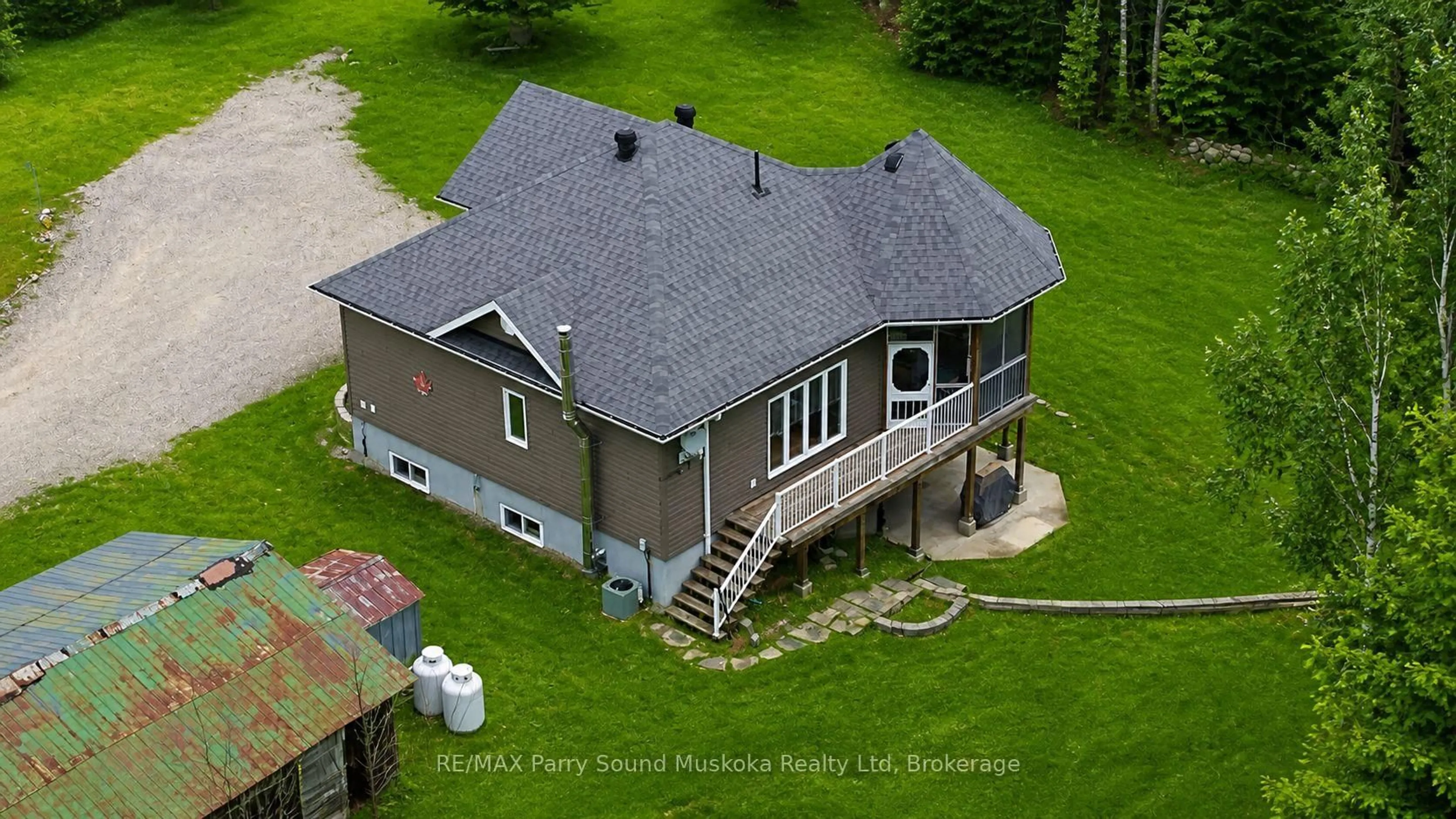 A pic from outside/outdoor area/front of a property/back of a property/a pic from drone, building for 132 Lawson Dr, Kearney Ontario P0A 1J0