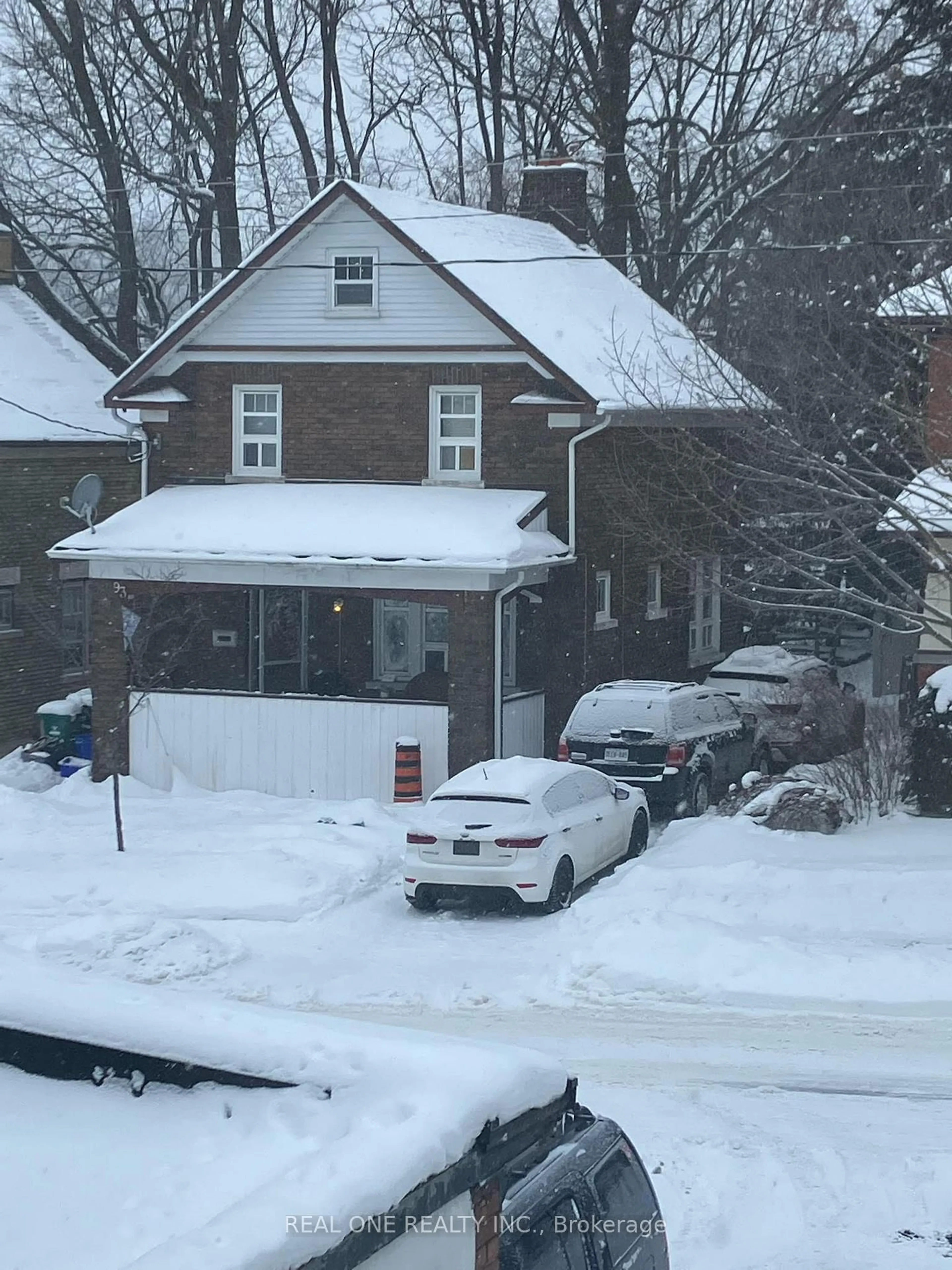 A pic from outside/outdoor area/front of a property/back of a property/a pic from drone, street for 93 Peppler St, Waterloo Ontario N2J 3C9