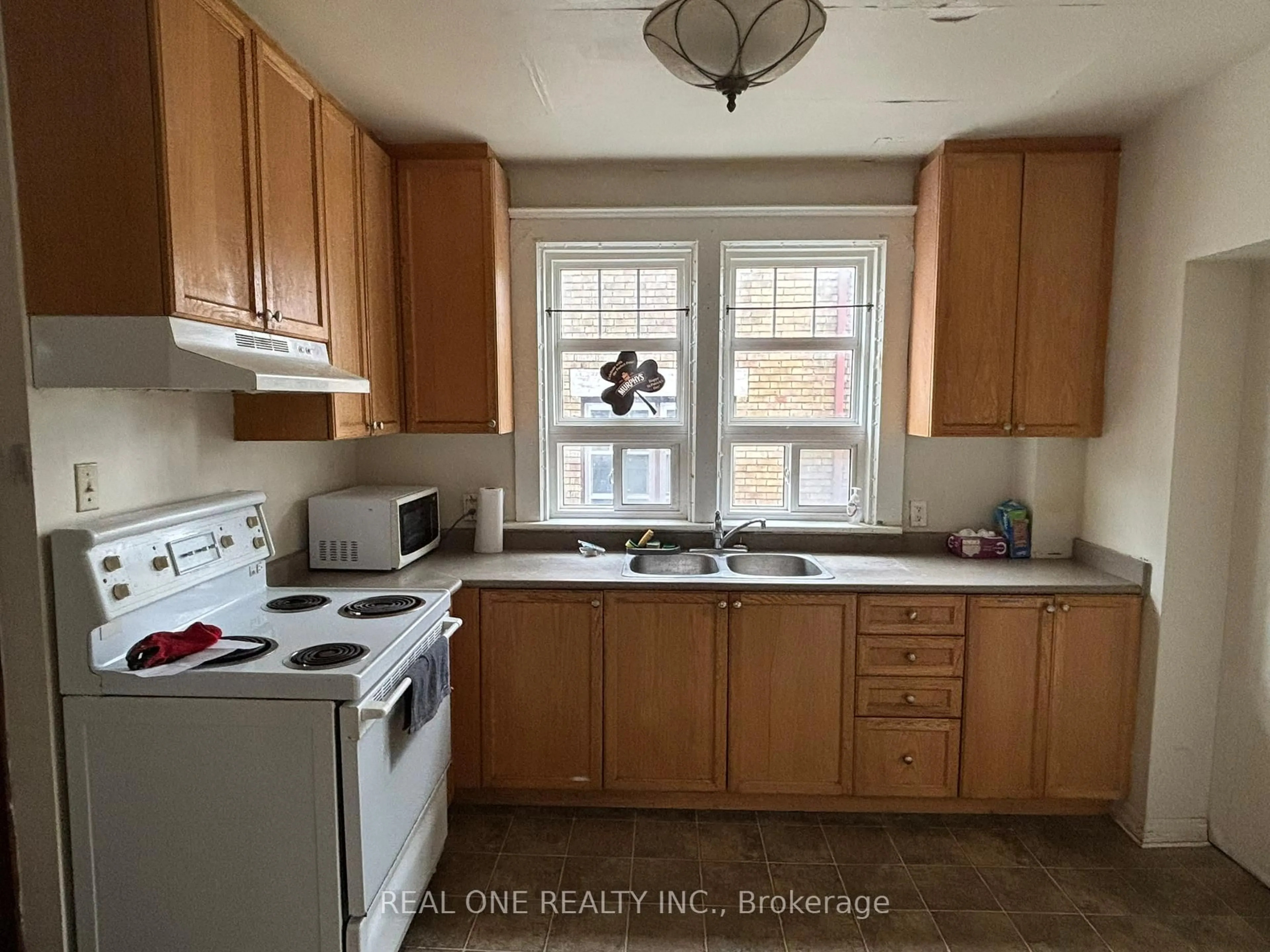 Standard kitchen, unknown for 93 Peppler St, Waterloo Ontario N2J 3C9