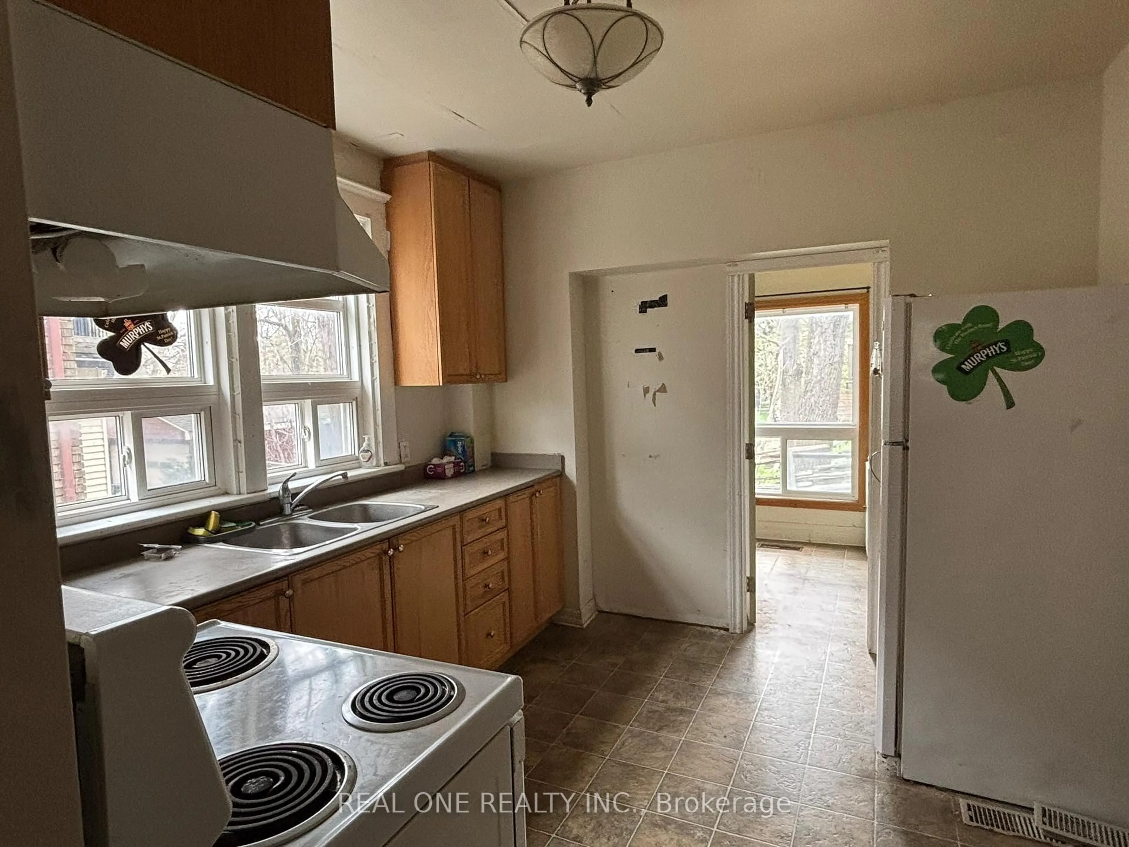 Standard kitchen, unknown for 93 Peppler St, Waterloo Ontario N2J 3C9