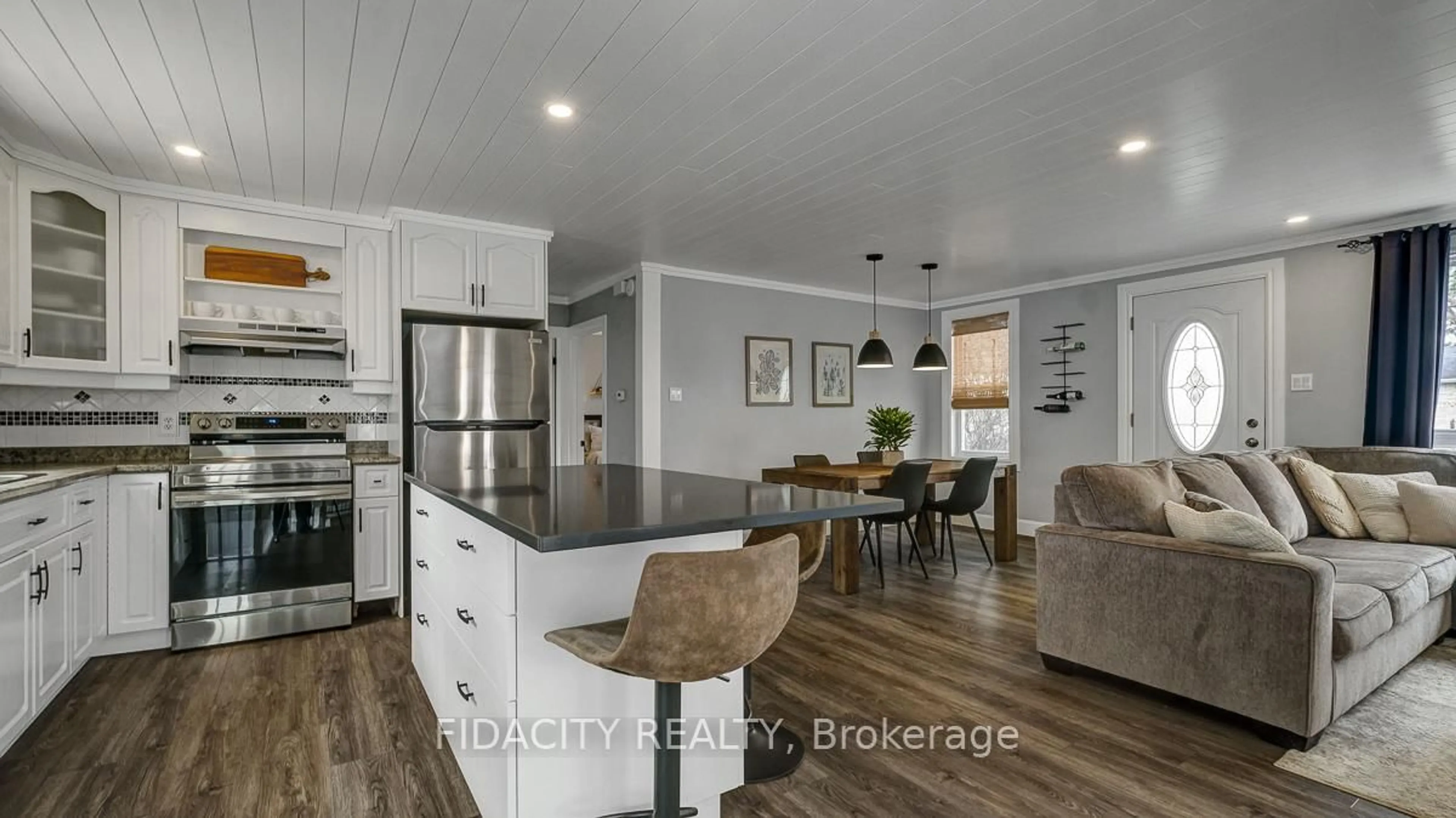 Open concept kitchen, wood/laminate floor for 1336 St Jacques Rd, Russell Ontario K0A 1W0