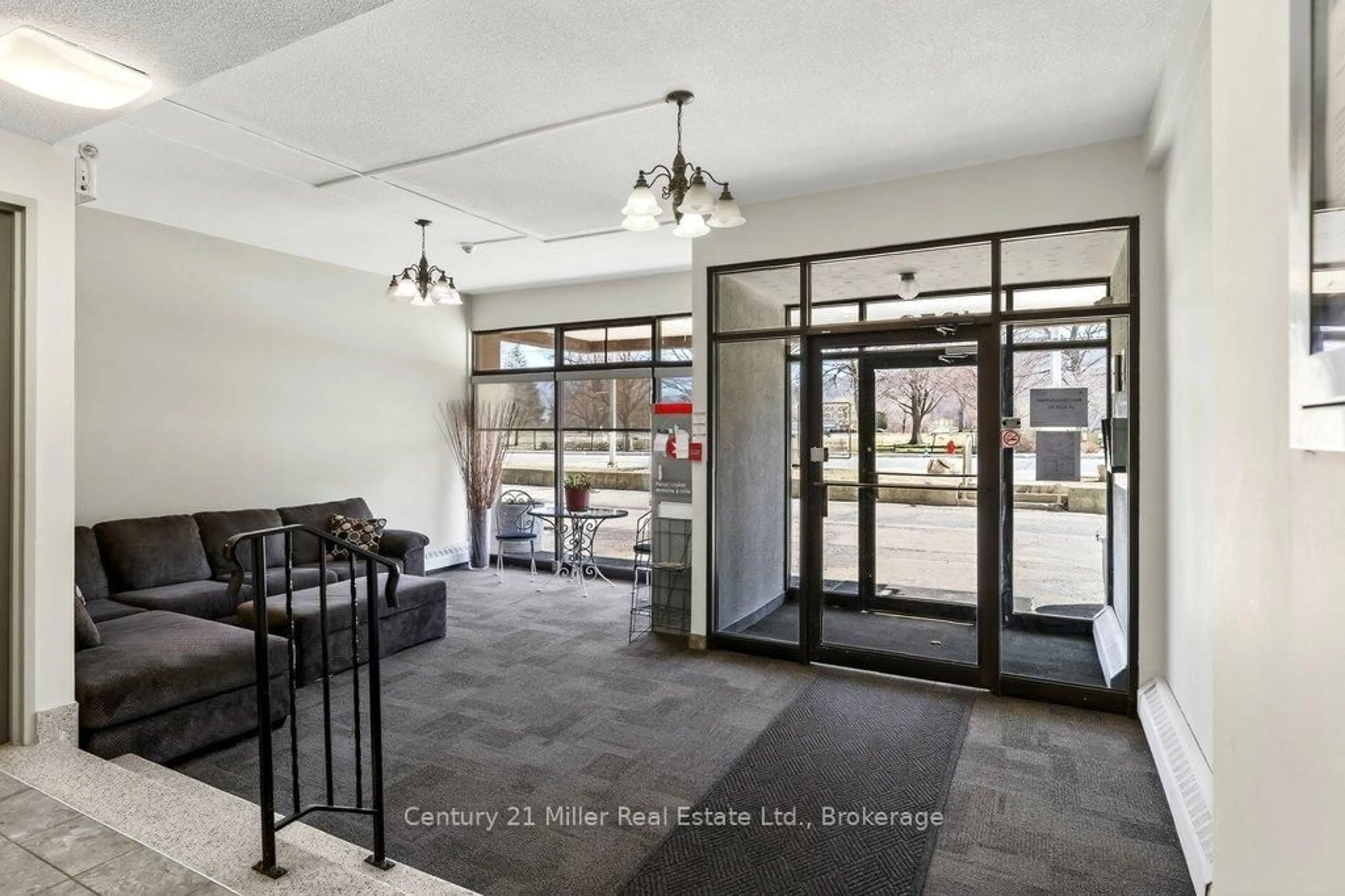 Indoor foyer for 1950 Main St #1108, Hamilton Ontario L8S 4M9