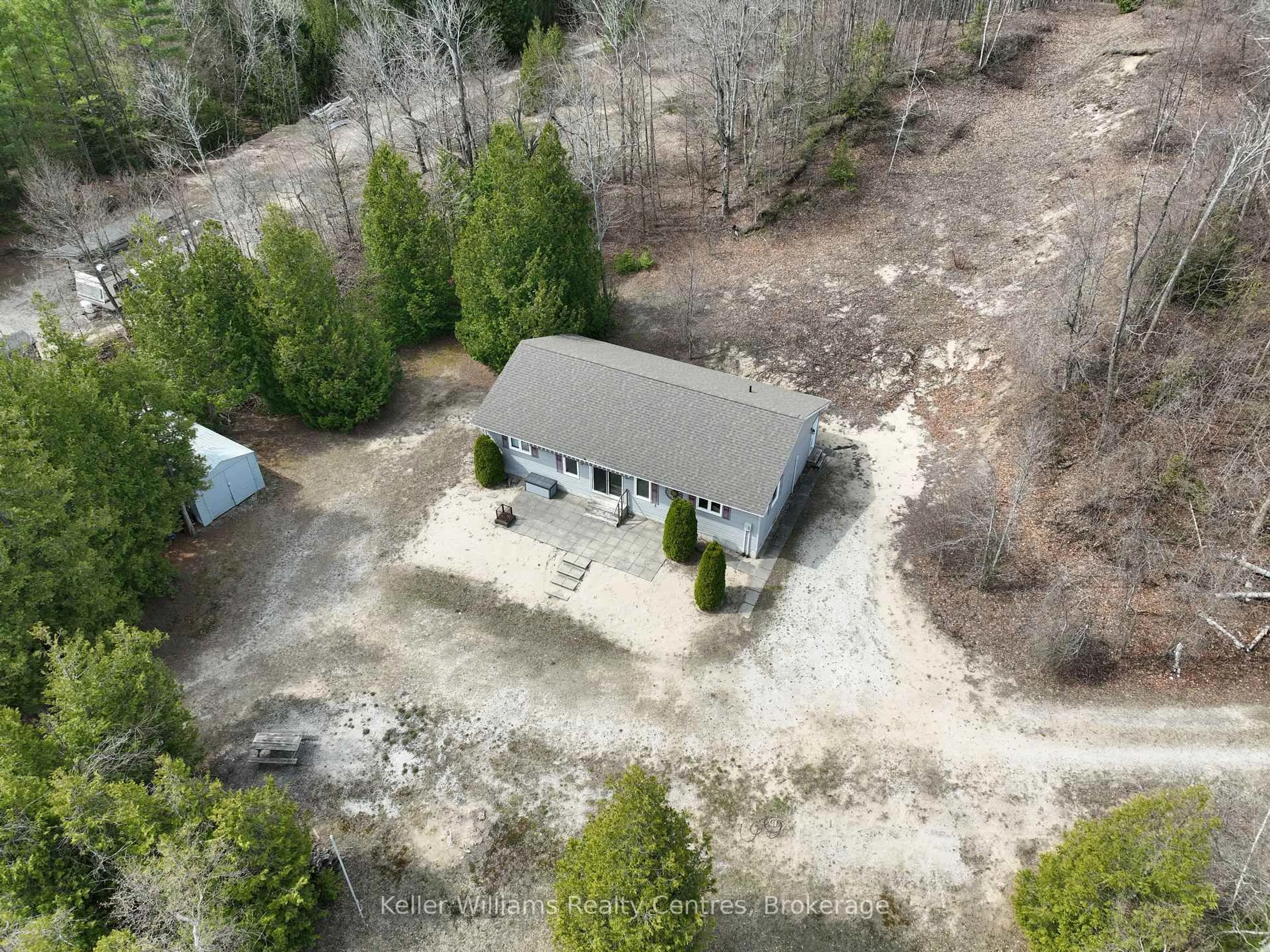 A pic from outside/outdoor area/front of a property/back of a property/a pic from drone, building for 35 Bryant St, South Bruce Peninsula Ontario N0H 2T0