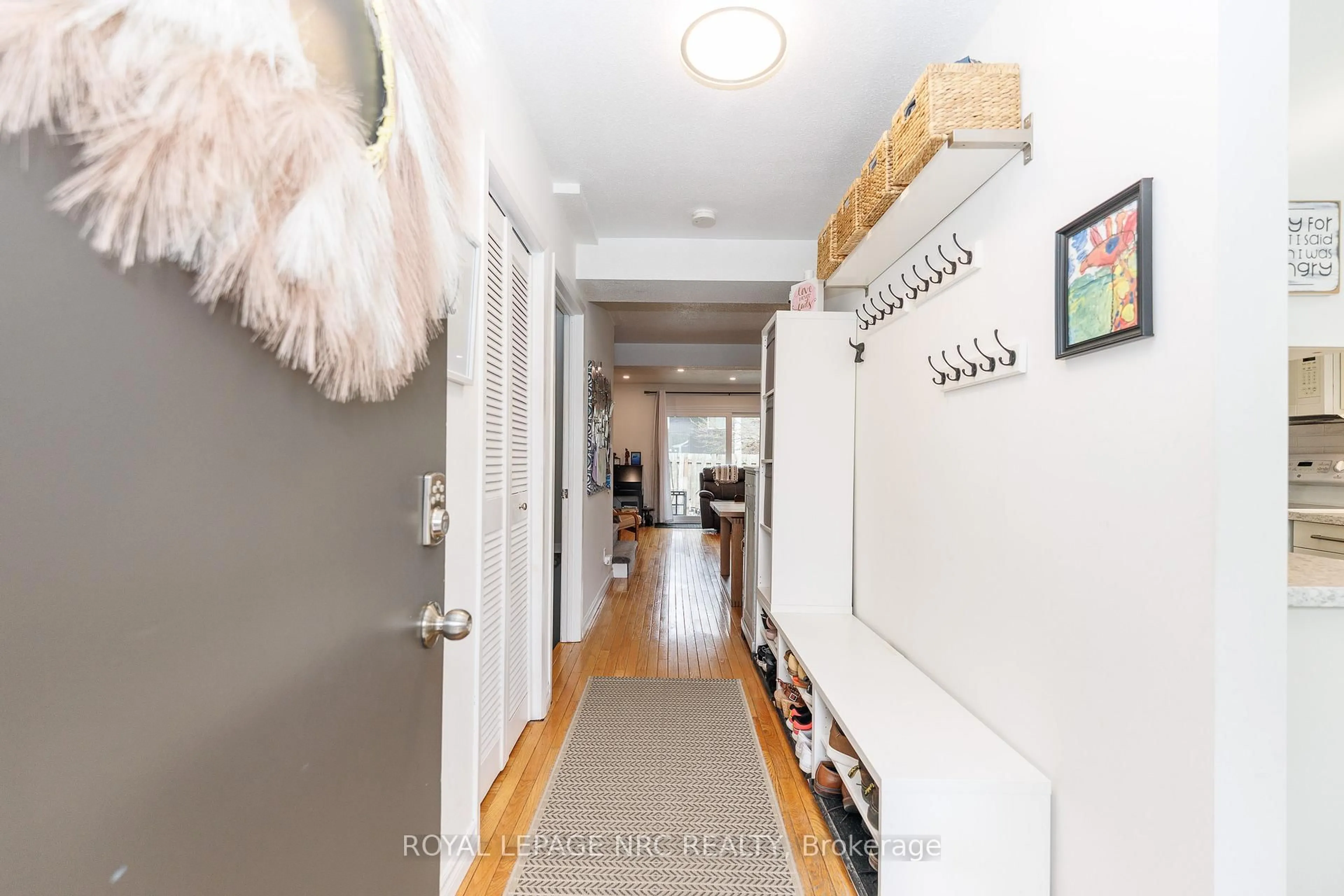 Indoor entryway for 77 Linwell Rd #64, St. Catharines Ontario L2N 6R1