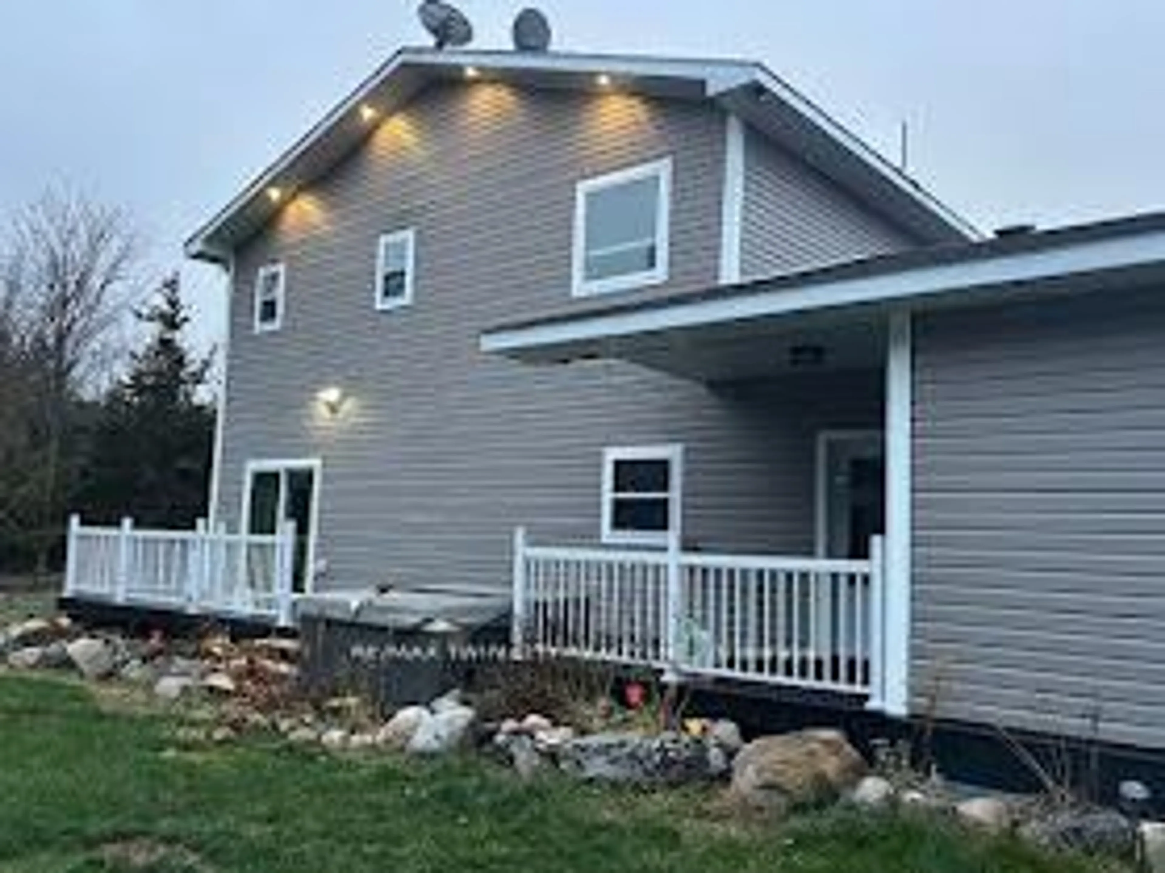 Home with vinyl exterior material, unknown for 2916 Shannonville Rd, Tyendinaga Ontario K0K 2V0