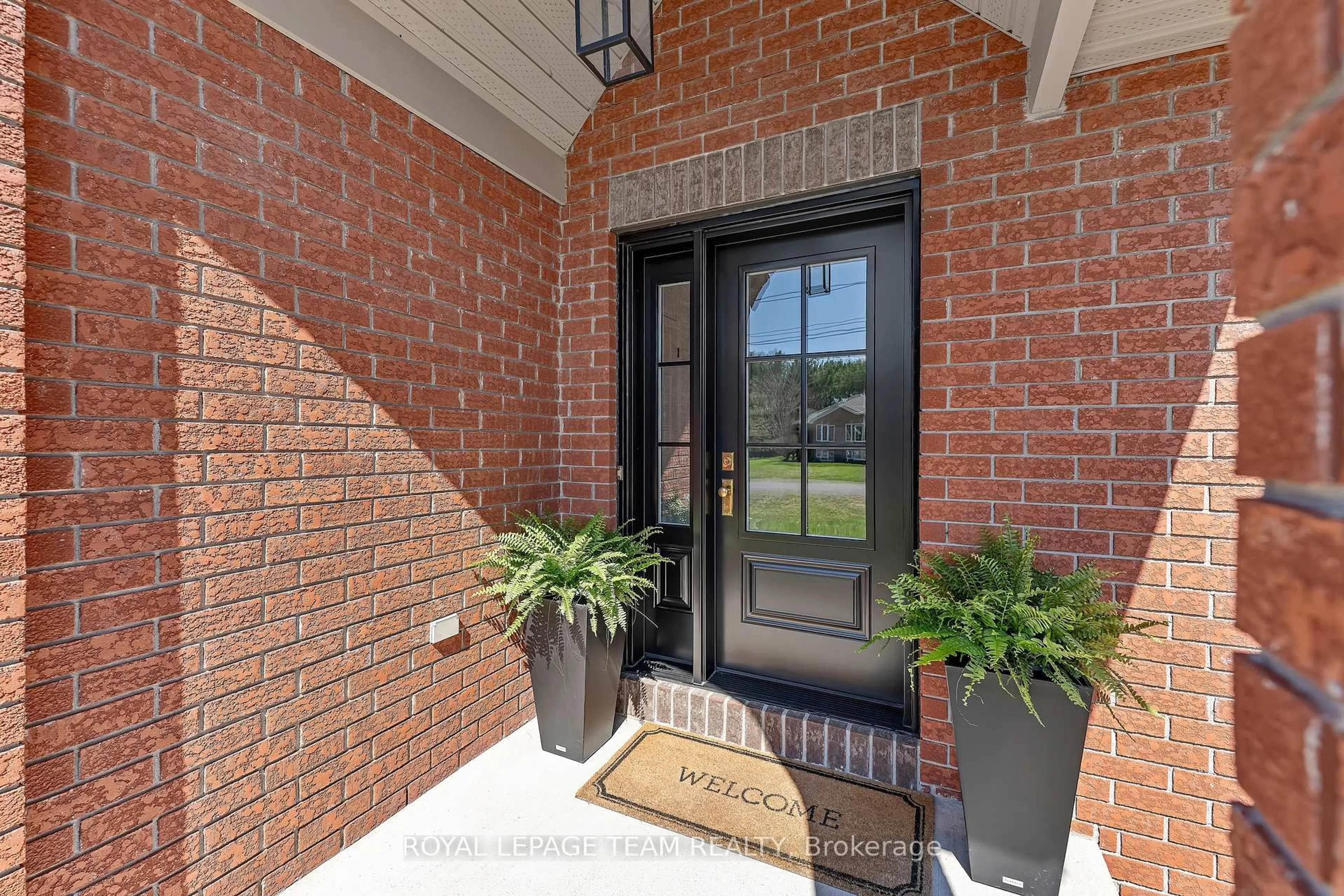 Indoor entryway for 6567 Courtland Grove Cres, Greely Ontario K4P 1G5