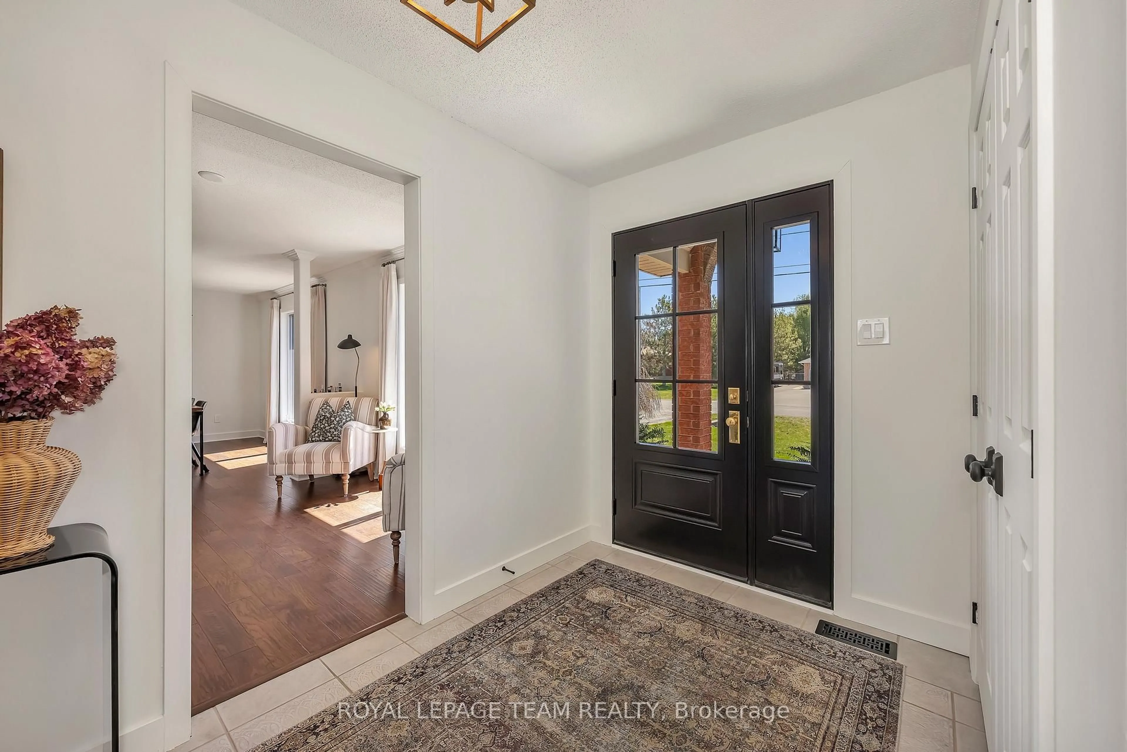 Indoor entryway for 6567 Courtland Grove Cres, Greely Ontario K4P 1G5