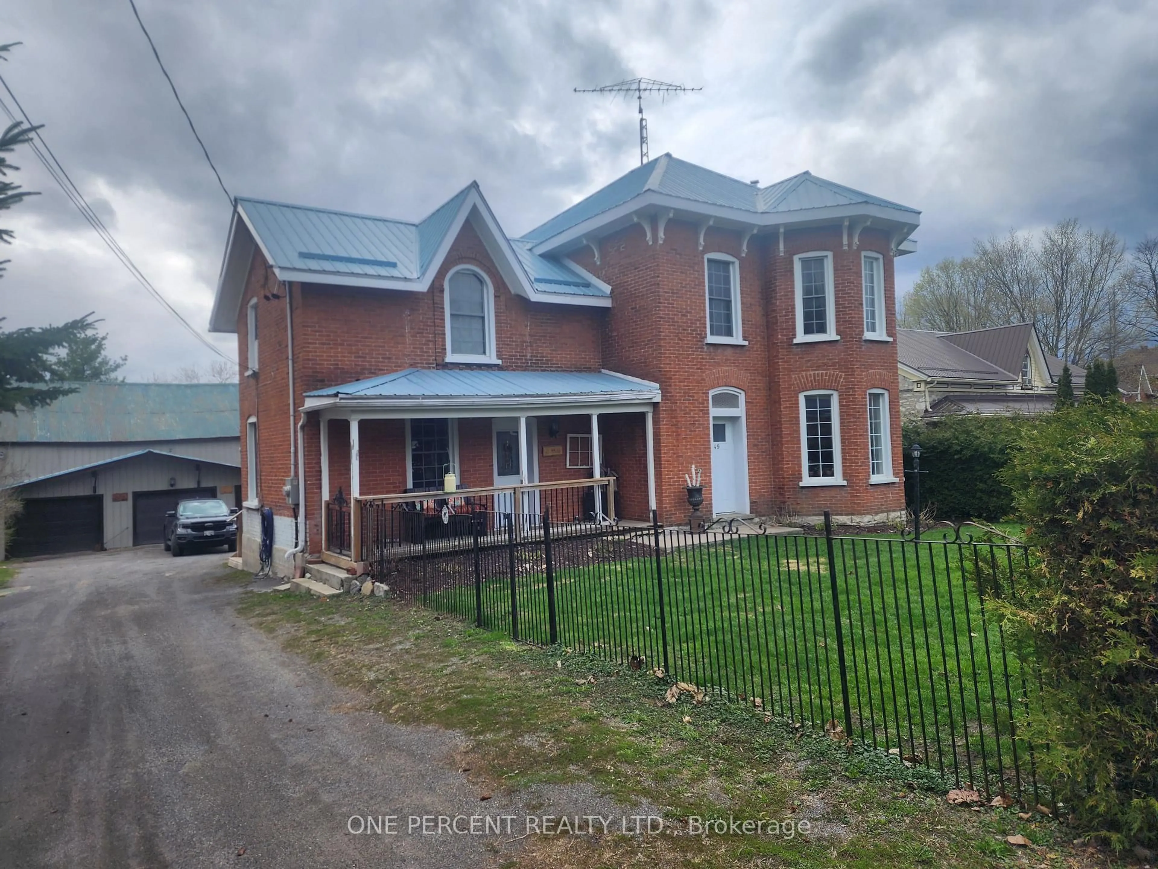 A pic from outside/outdoor area/front of a property/back of a property/a pic from drone, building for 49 Forsyth St, Limoges Ontario K0K 2M0