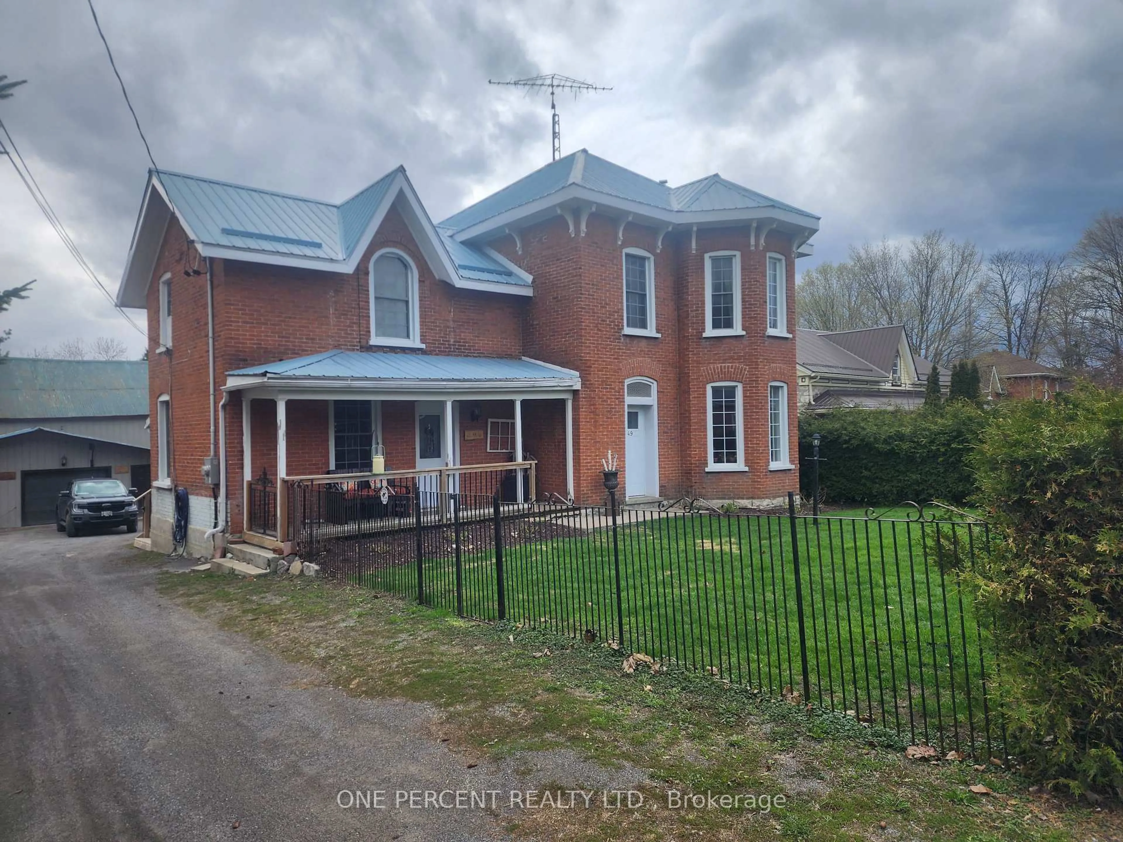 A pic from outside/outdoor area/front of a property/back of a property/a pic from drone, building for 49 Forsyth St, Limoges Ontario K0K 2M0