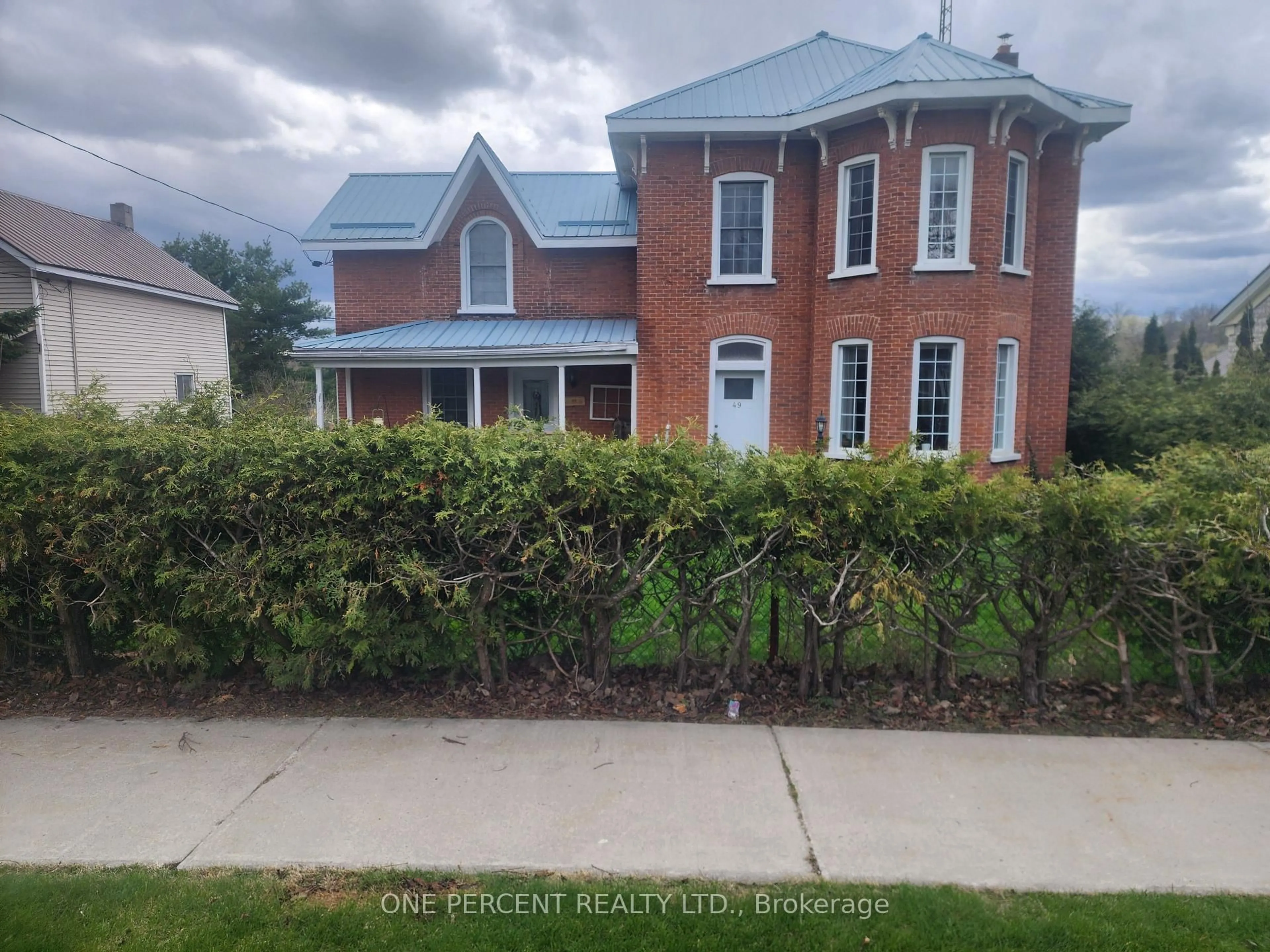 A pic from outside/outdoor area/front of a property/back of a property/a pic from drone, street for 49 Forsyth St, Limoges Ontario K0K 2M0