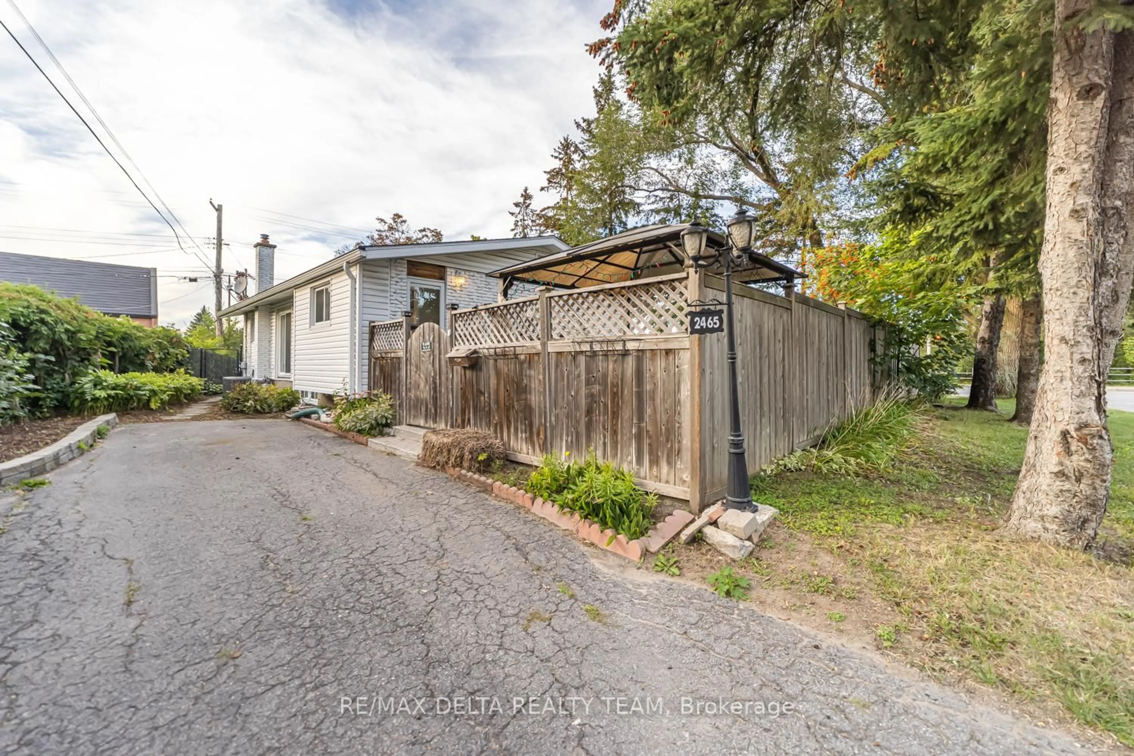 Unknown for 2465 Tupper Ave, Ottawa Ontario K1G 1G6