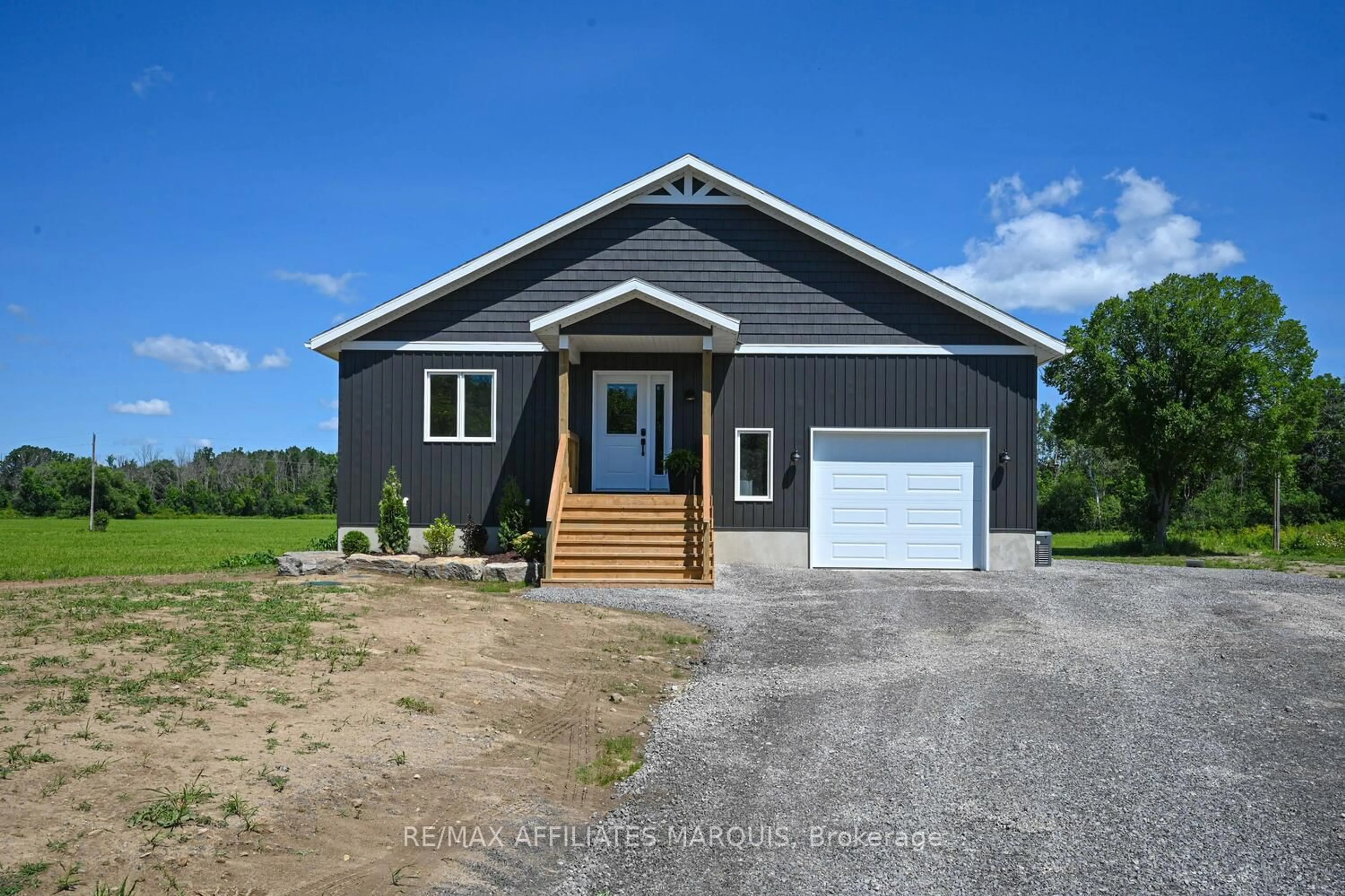 Home with vinyl exterior material, unknown for 1162 Rideau River Rd, Merrickville Ontario K0G 1N0