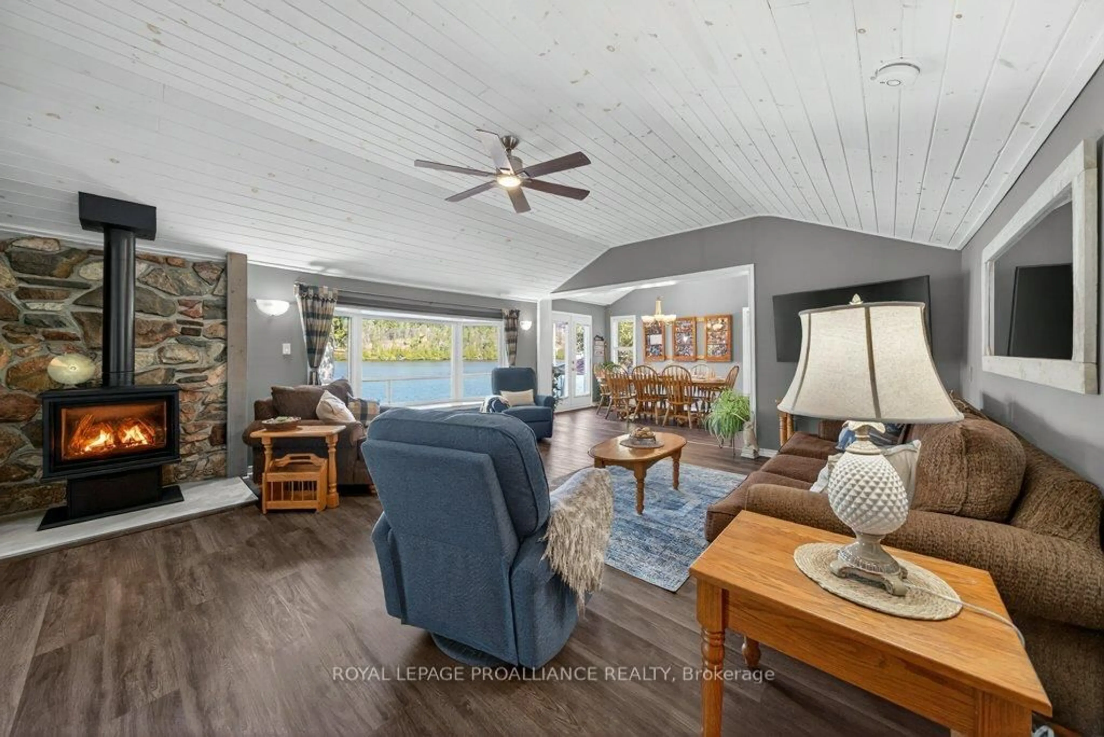 Living room with furniture, unknown for 1058 Shady Lane, Arden Ontario K0H 1B0