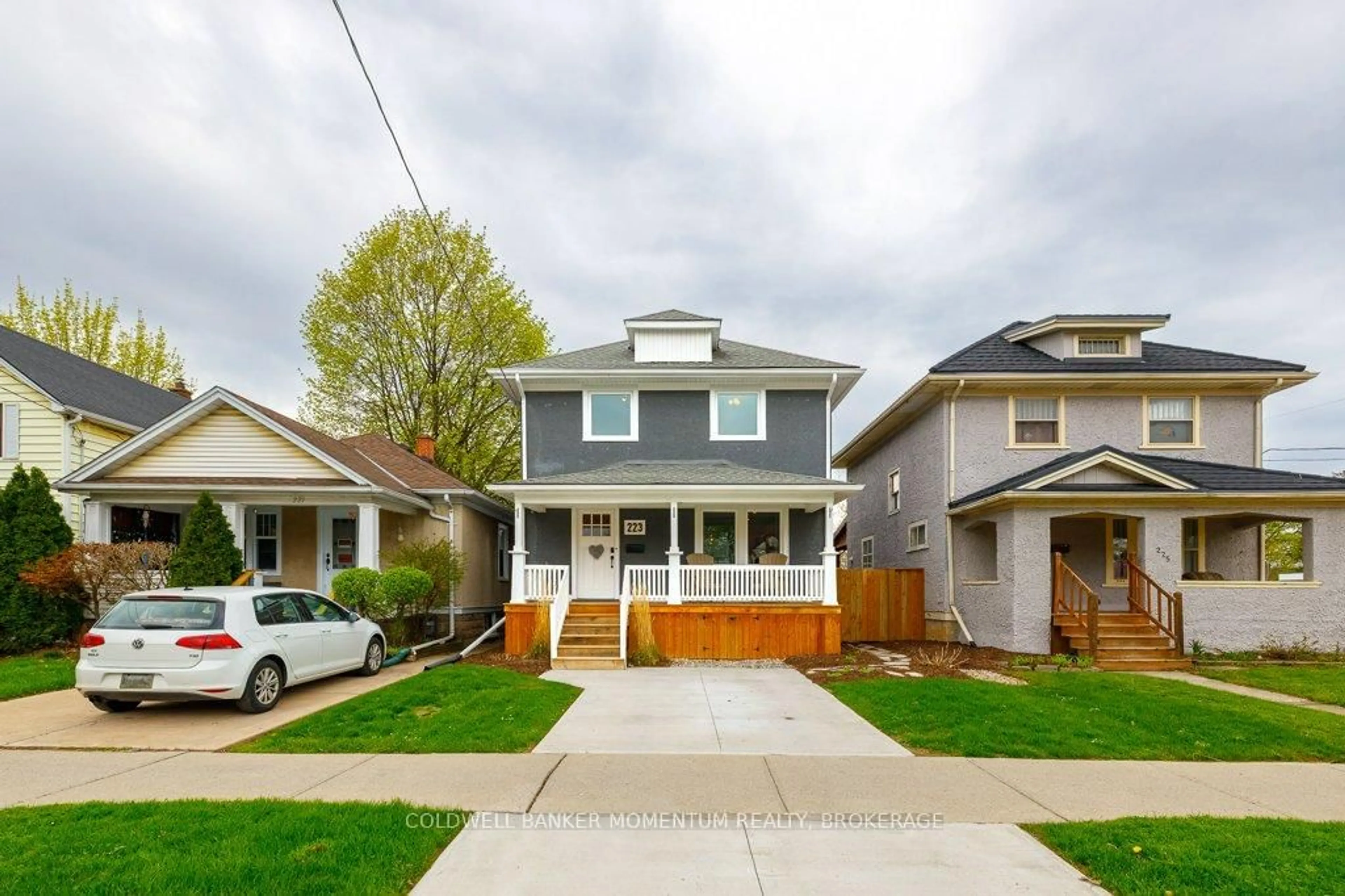 Home with vinyl exterior material, street for 223 Geneva St, St. Catharines Ontario L2R 4P9