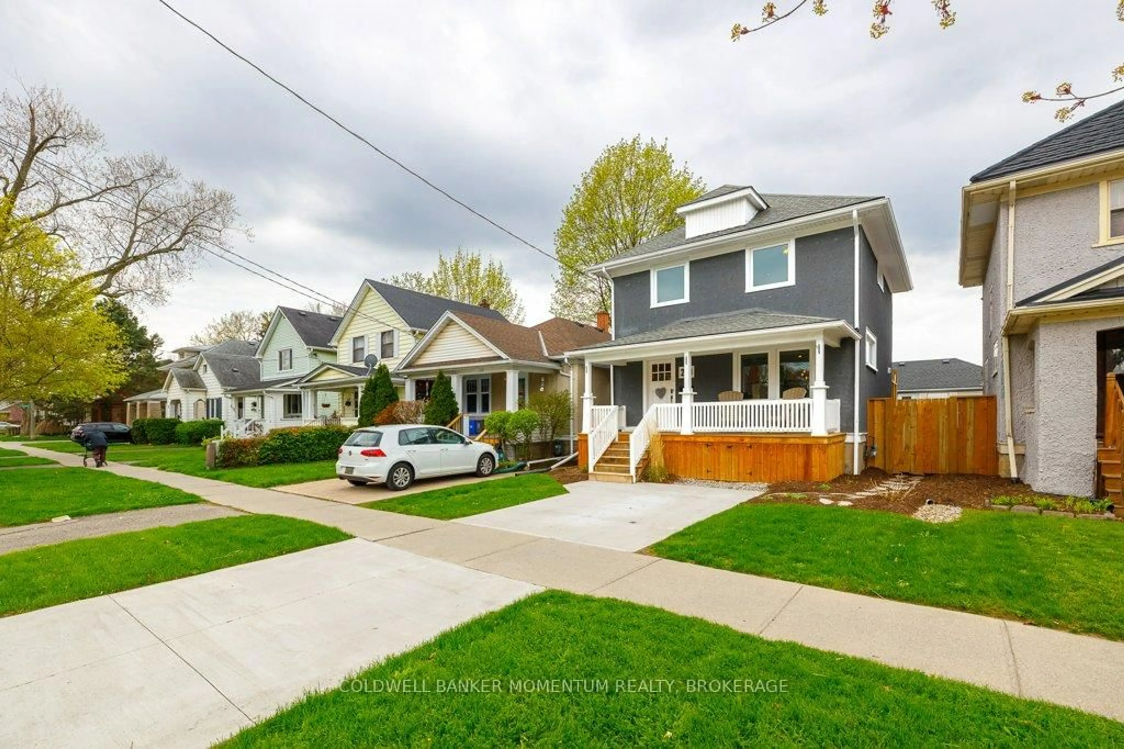 Home with vinyl exterior material, street for 223 Geneva St, St. Catharines Ontario L2R 4P9