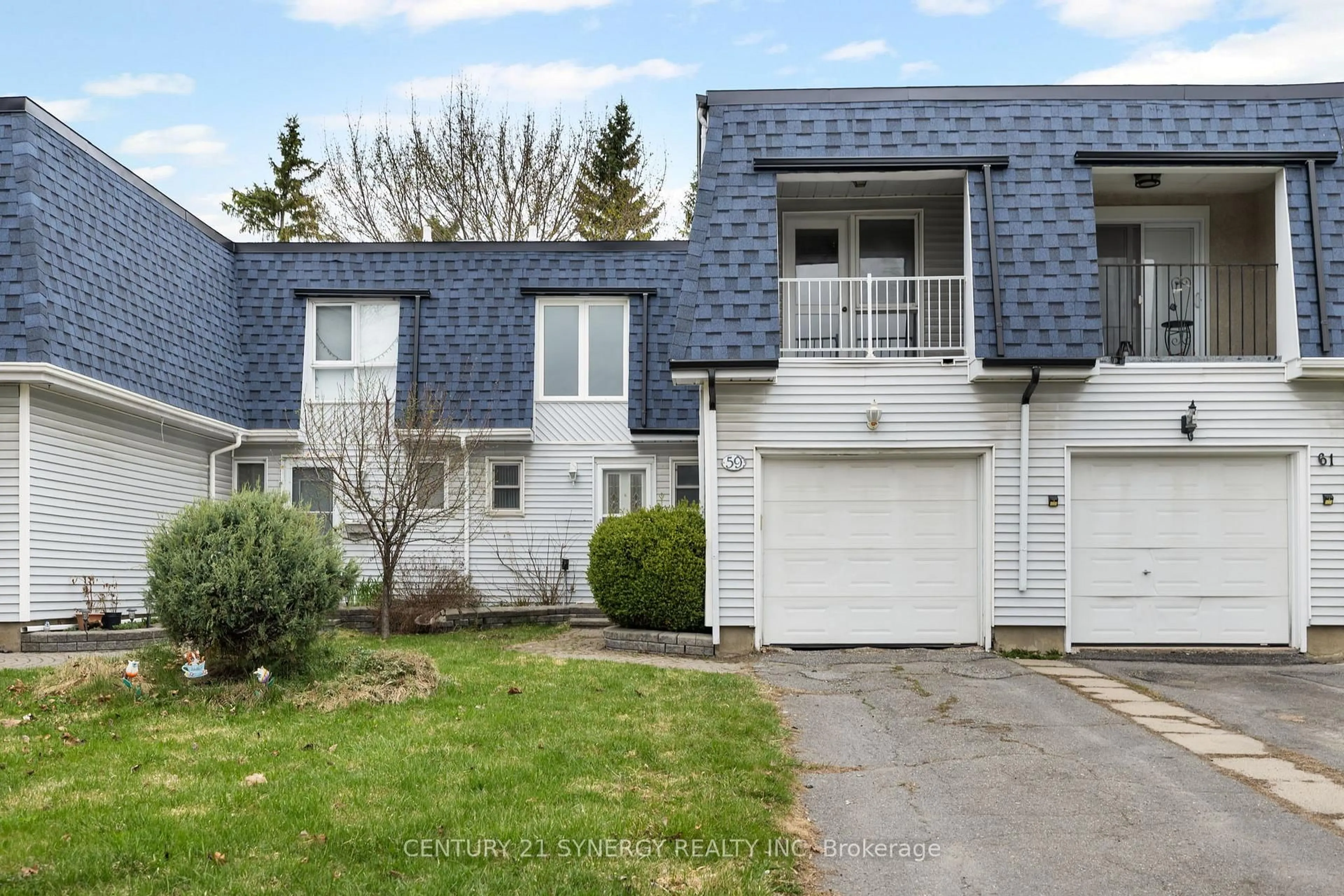 Home with vinyl exterior material, street for 59 Oberon St, Ottawa Ontario K2H 7X6