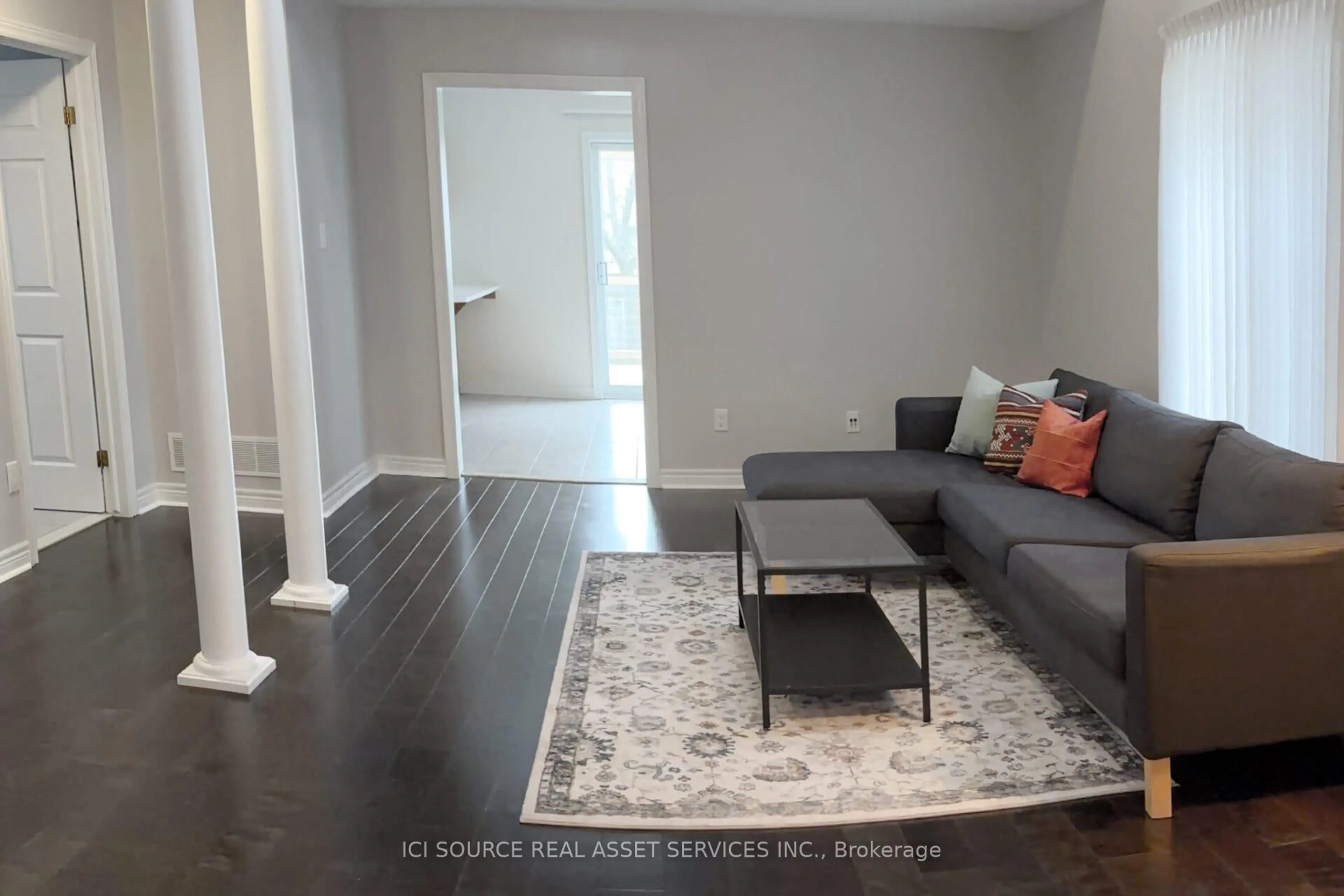 Living room with furniture, unknown for 98 Summers Dr, Thorold Ontario L2V 5B1