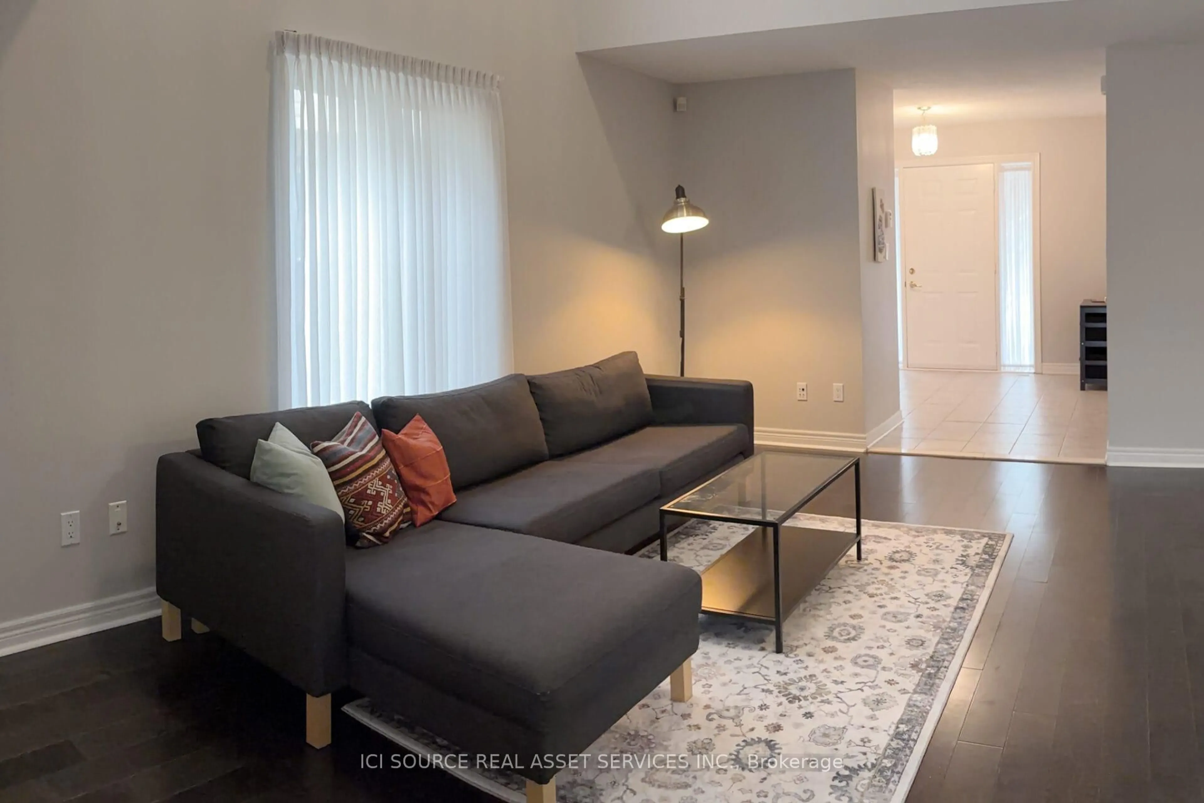 Living room with furniture, unknown for 98 Summers Dr, Thorold Ontario L2V 5B1