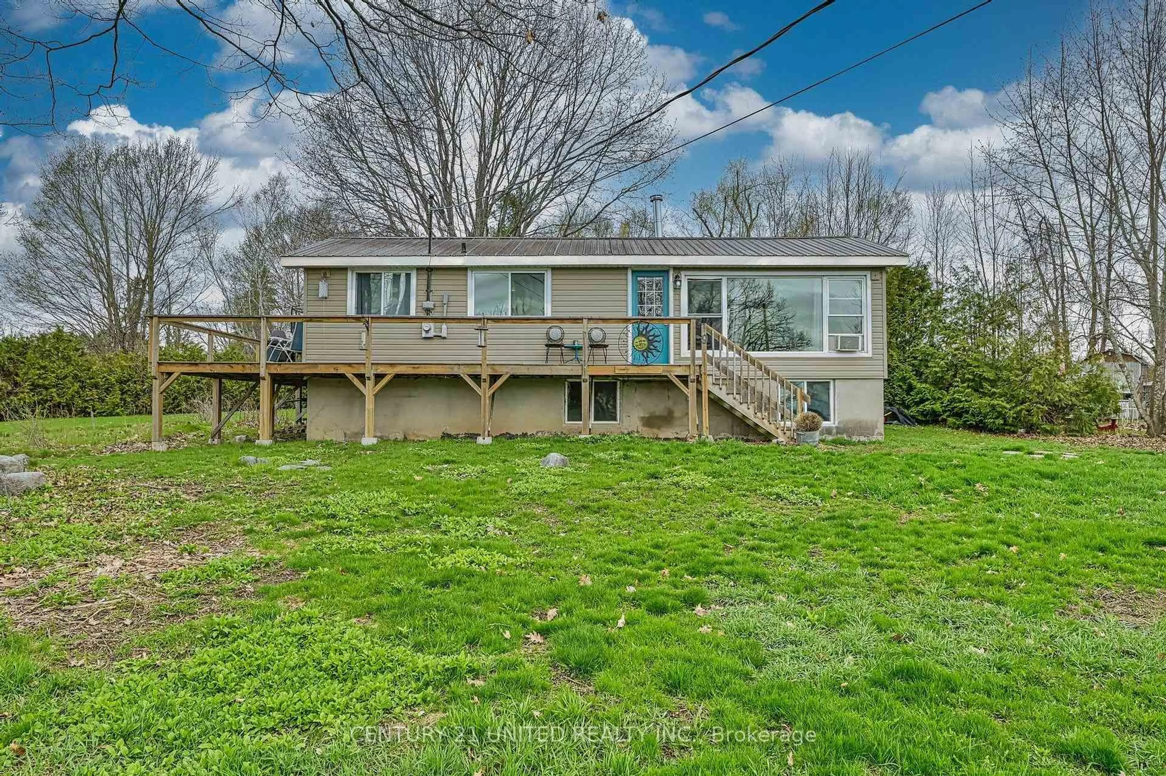 A pic from outside/outdoor area/front of a property/back of a property/a pic from drone, water/lake/river/ocean view for 9 Franklin St, Selwyn Ontario K0L 1R0