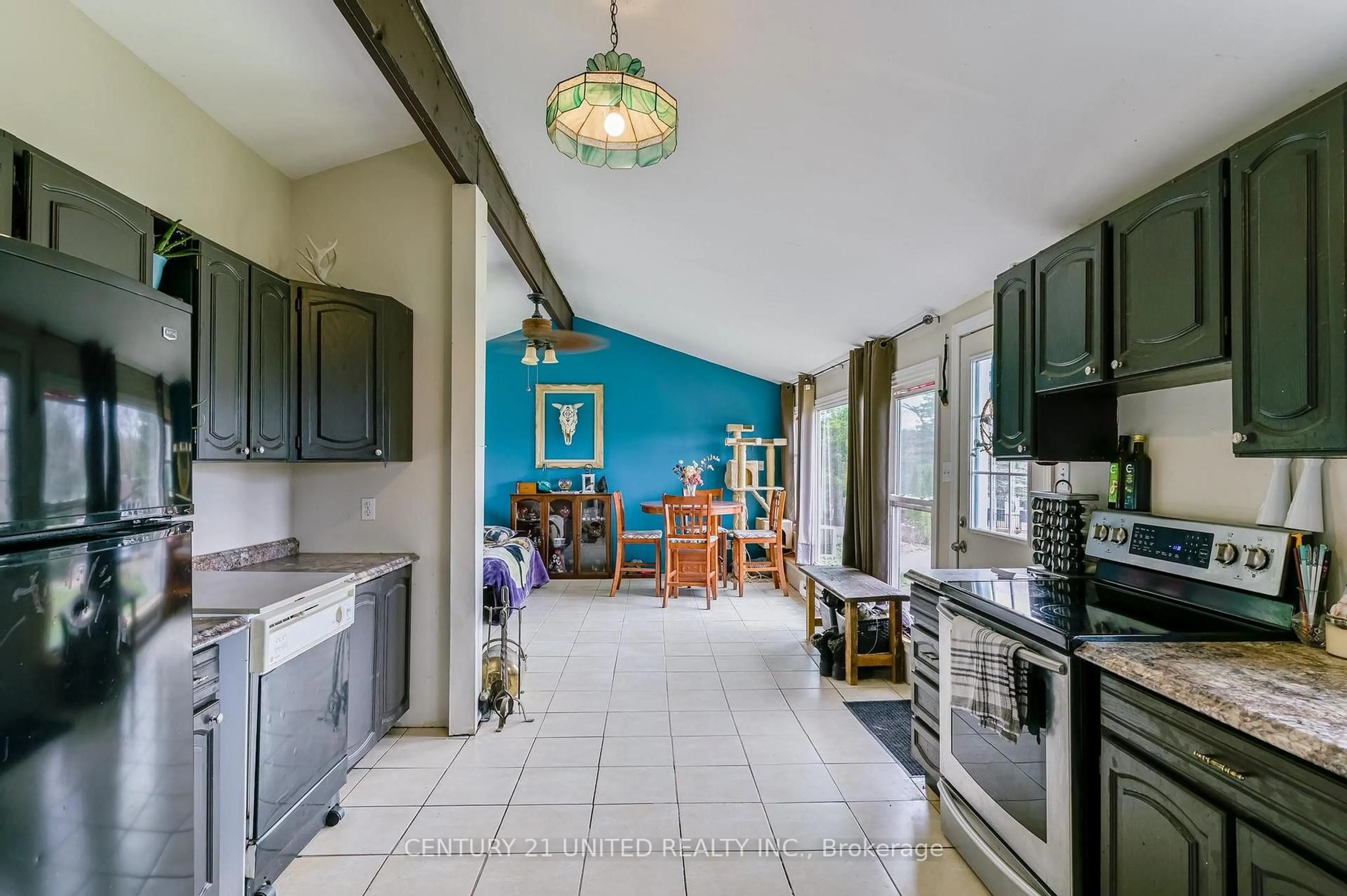 Open concept kitchen, ceramic/tile floor for 9 Franklin St, Selwyn Ontario K0L 1R0