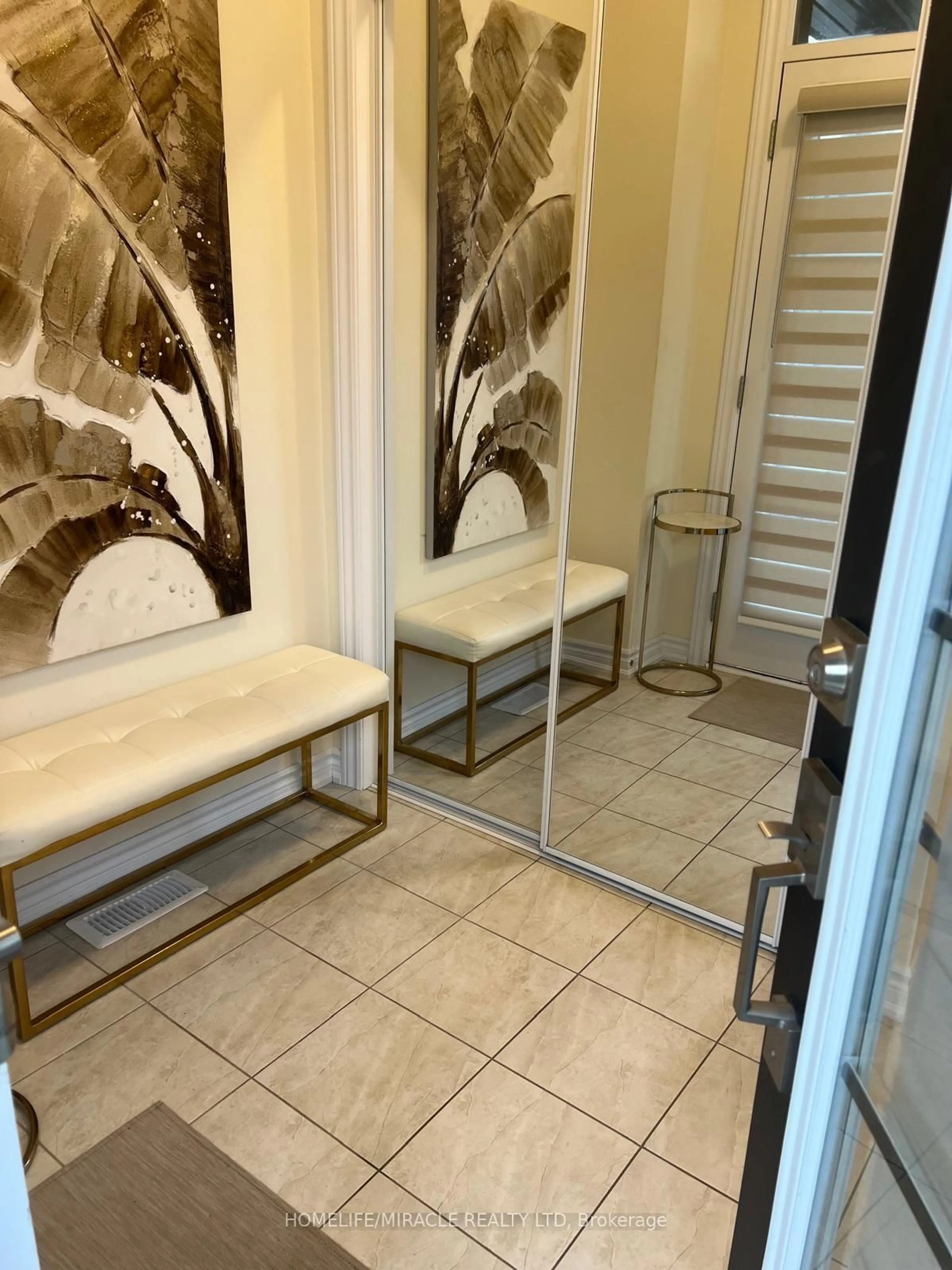 Indoor entryway for 12 Ever Sweet Way, Thorold Ontario L2V 0K9