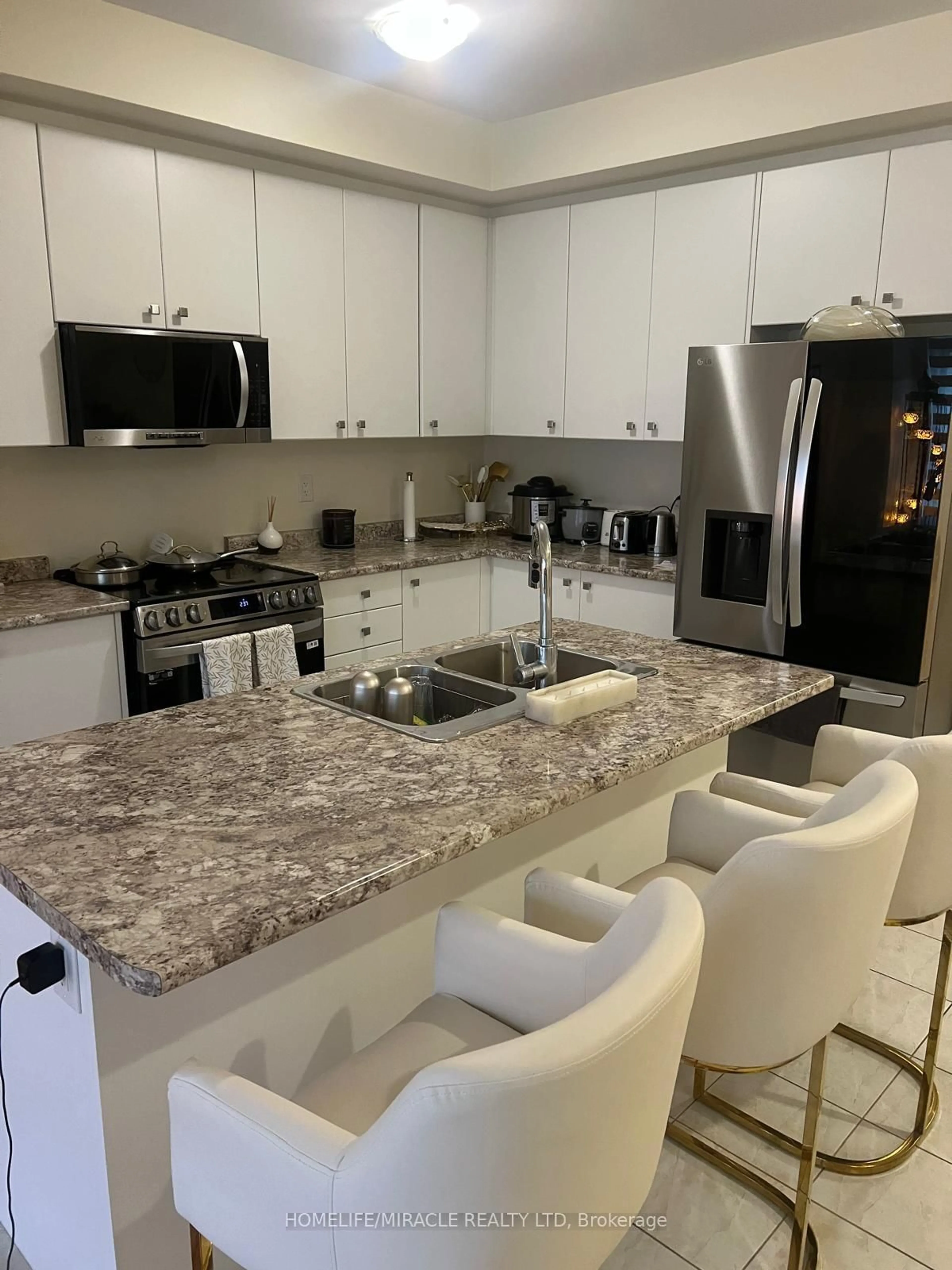 Open concept kitchen, ceramic/tile floor for 12 Ever Sweet Way, Thorold Ontario L2V 0K9