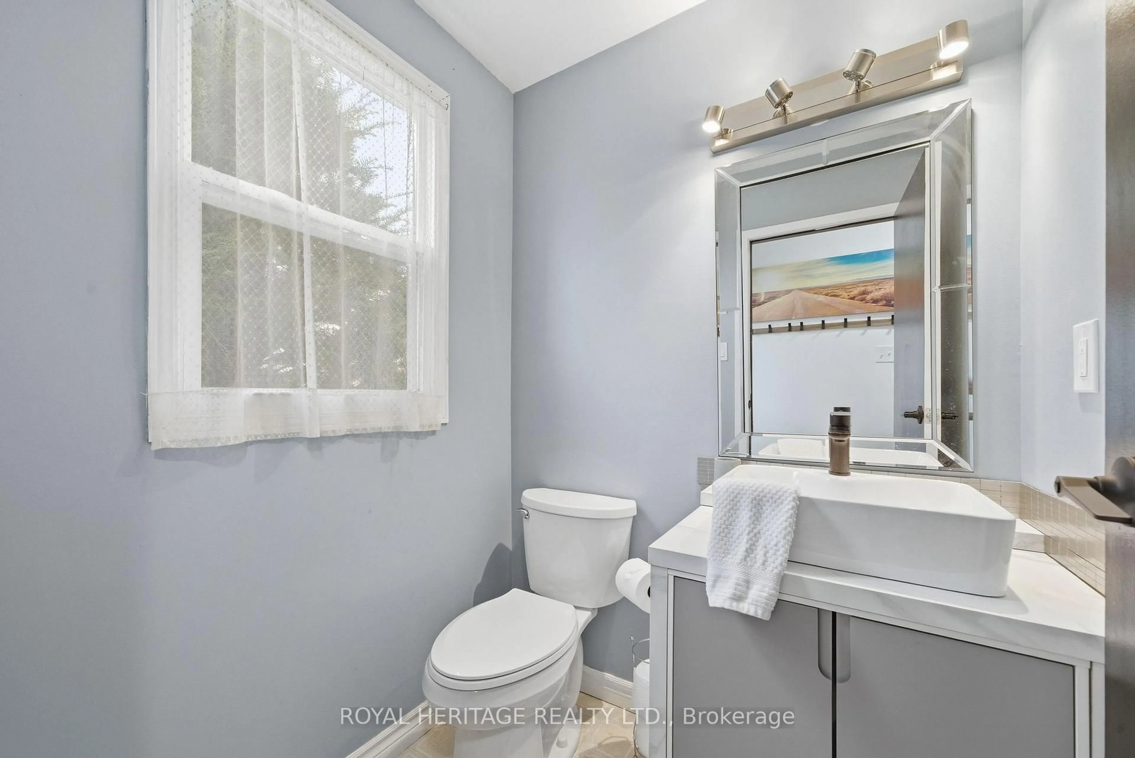 Standard bathroom, ceramic/tile floor for 27 Aldershot Ave #4, Brockville Ontario K6V 2P7