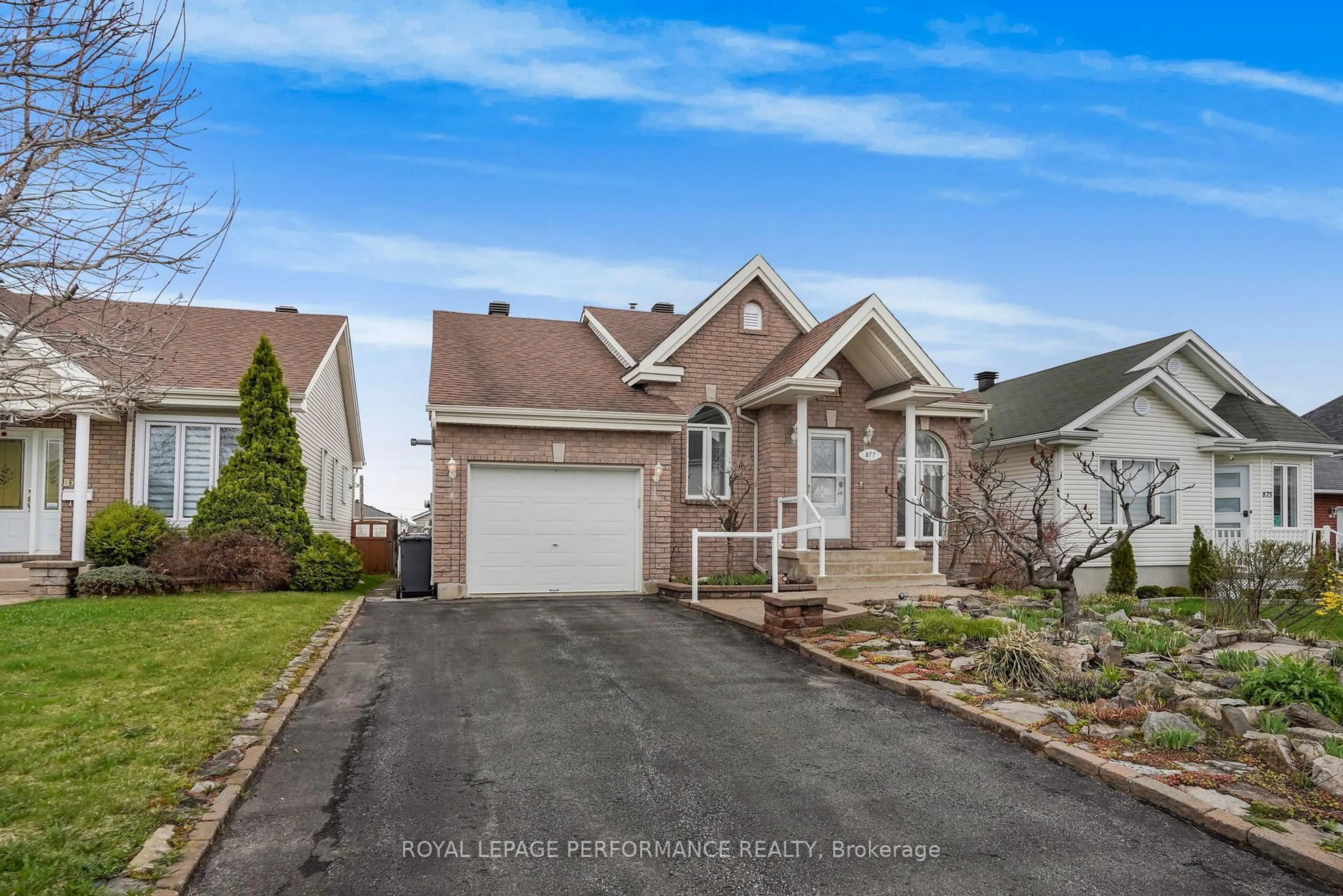 Home with vinyl exterior material, street for 877 Pilon St, Hawkesbury Ontario K6A 3P8