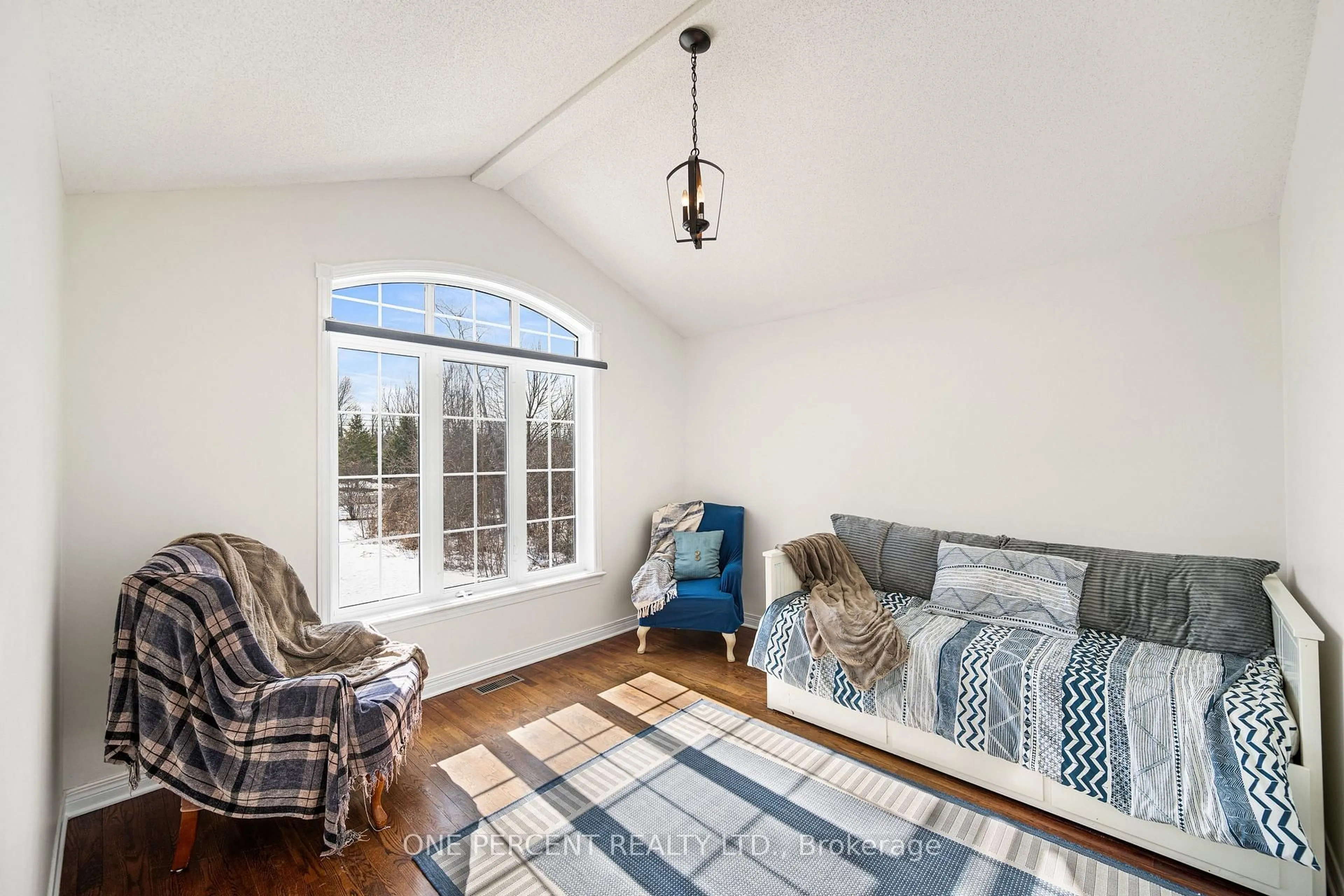 Living room with furniture, unknown for 28 Sawgrass Circ, Ashton Ontario K0A 1B0