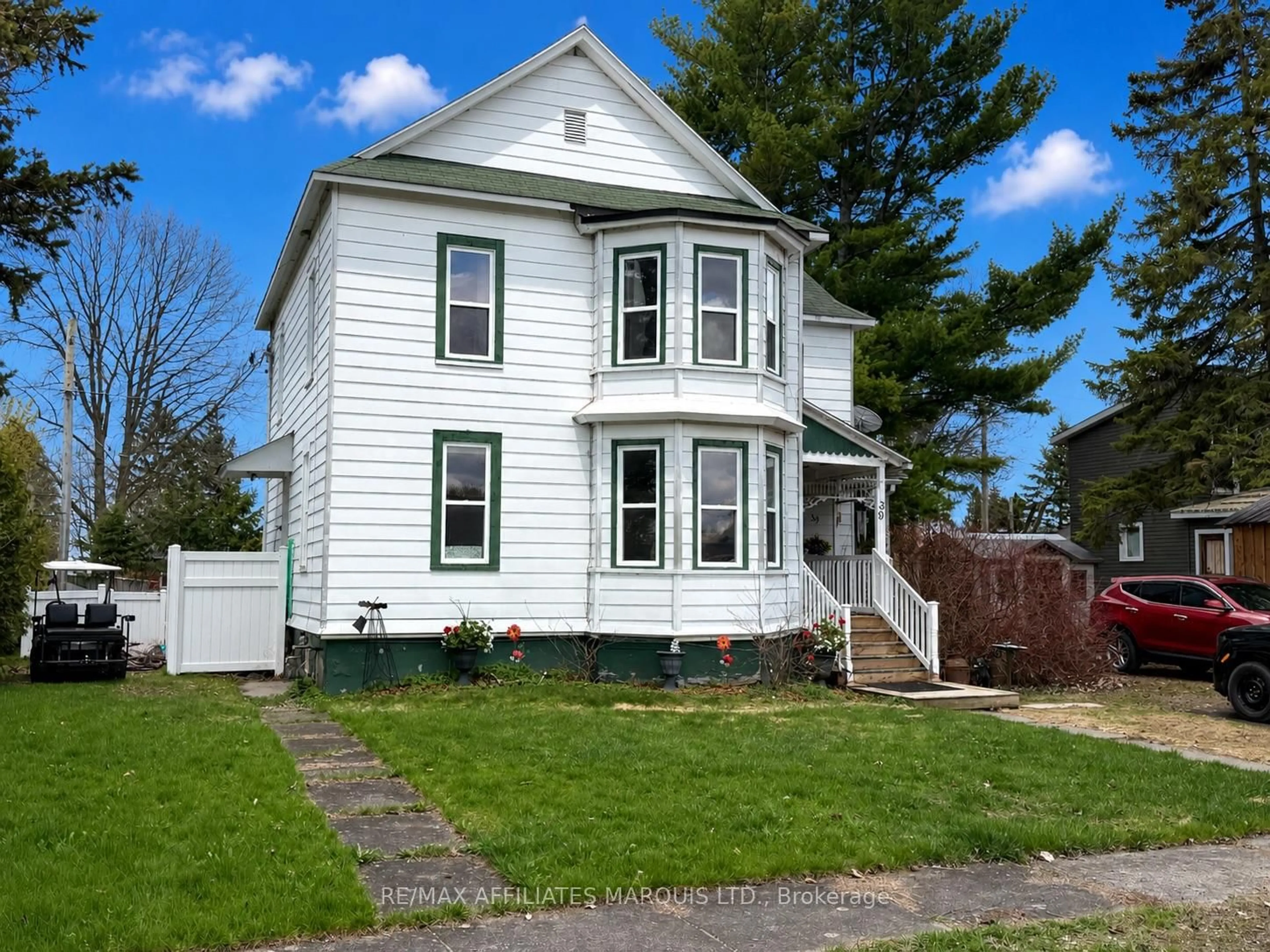 Home with vinyl exterior material, street for 39 Church Ave, South Dundas Ontario K0E 1K0
