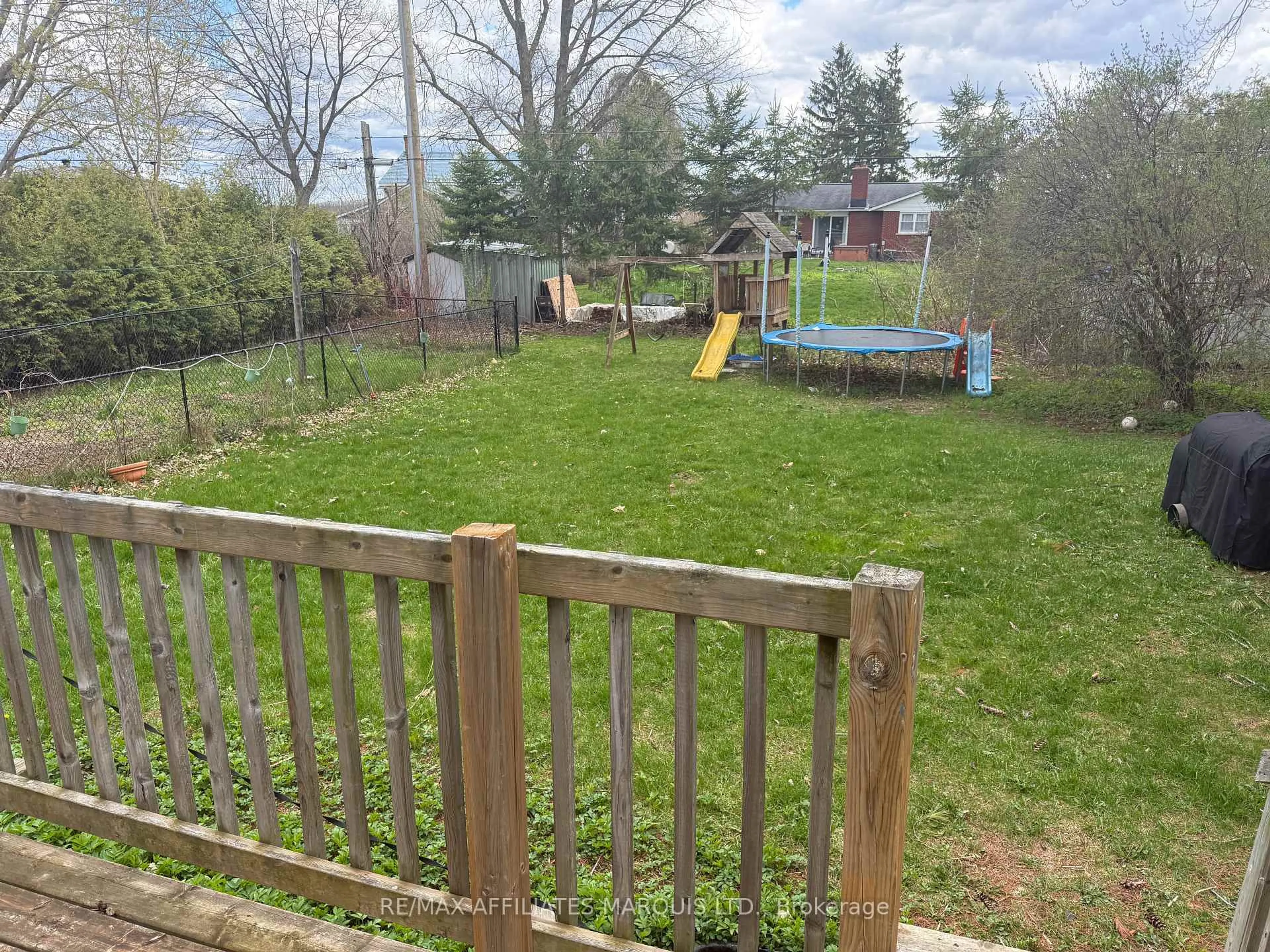 A pic from outside/outdoor area/front of a property/back of a property/a pic from drone, unknown for 39 Church Ave, South Dundas Ontario K0E 1K0