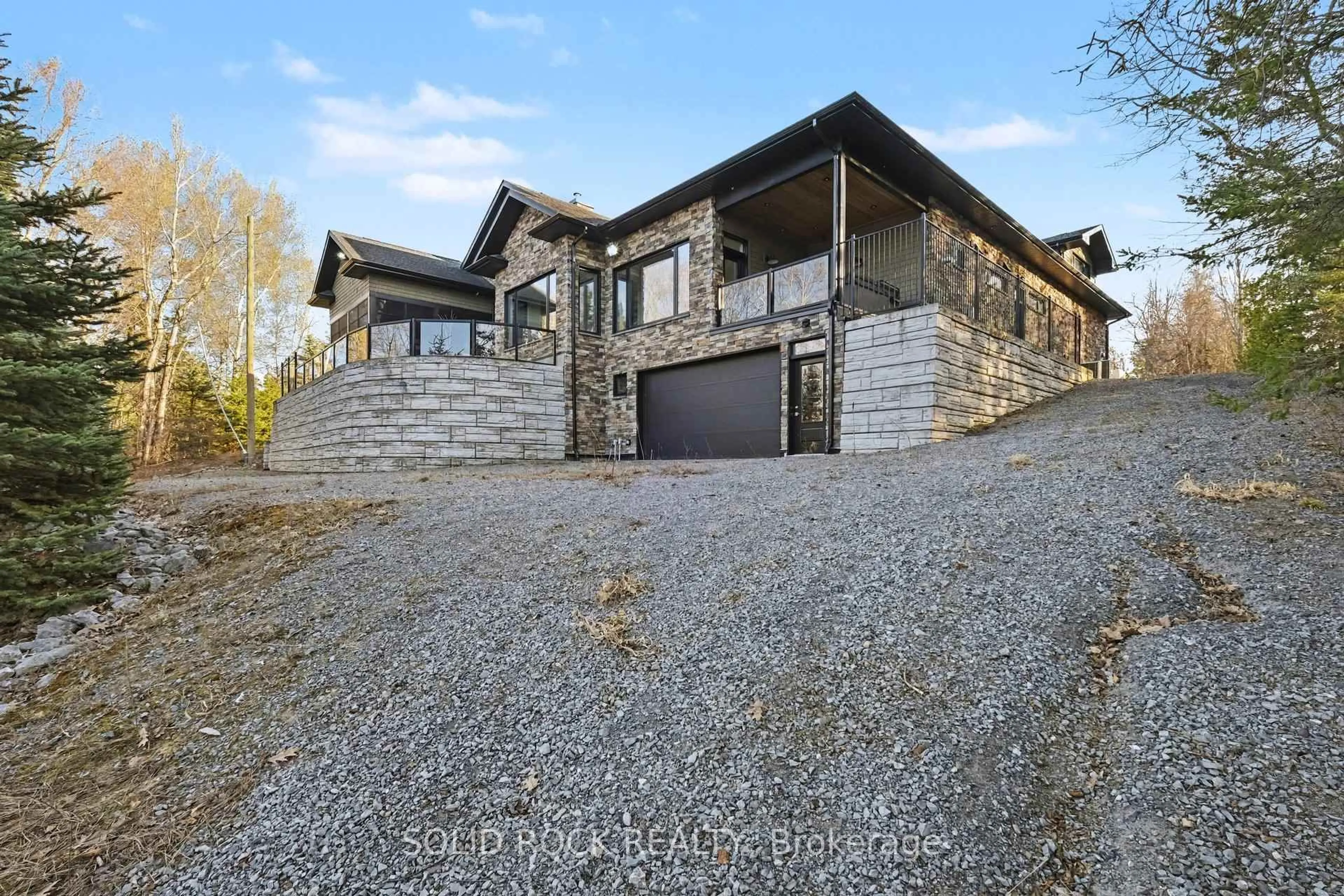 A pic from outside/outdoor area/front of a property/back of a property/a pic from drone, unknown for 19 Neely St, Ottawa Ontario K0A 1T0