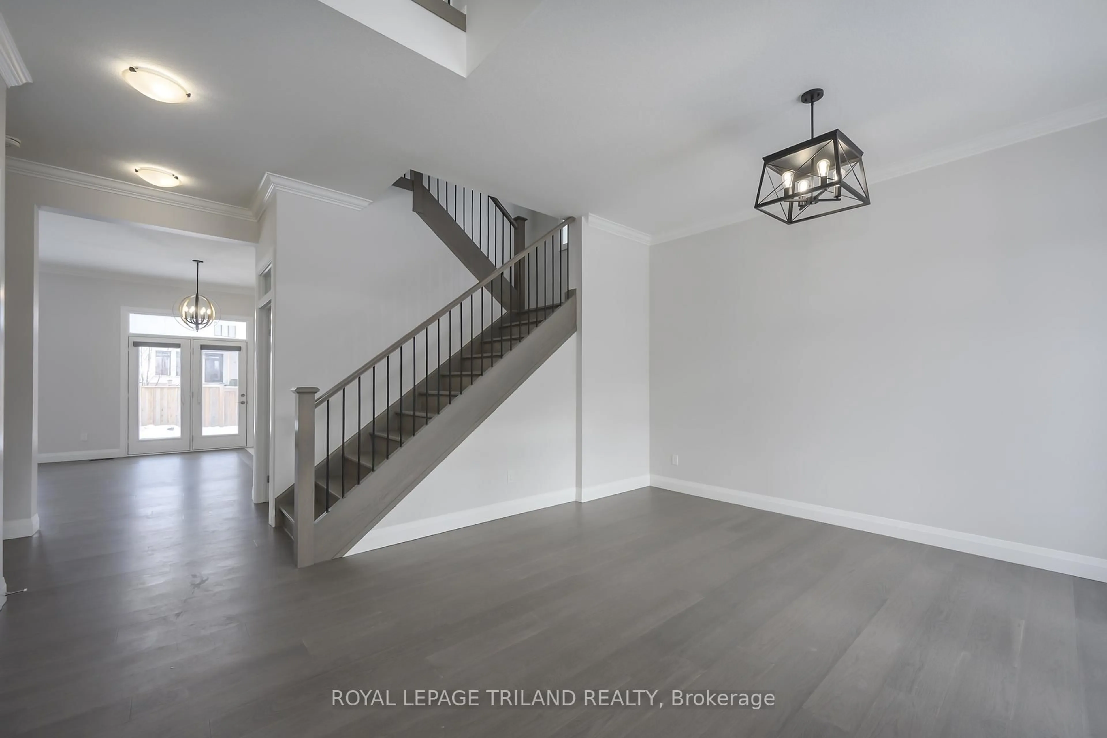 Indoor entryway for 4142 Campbell St, London South Ontario N6P 0H5