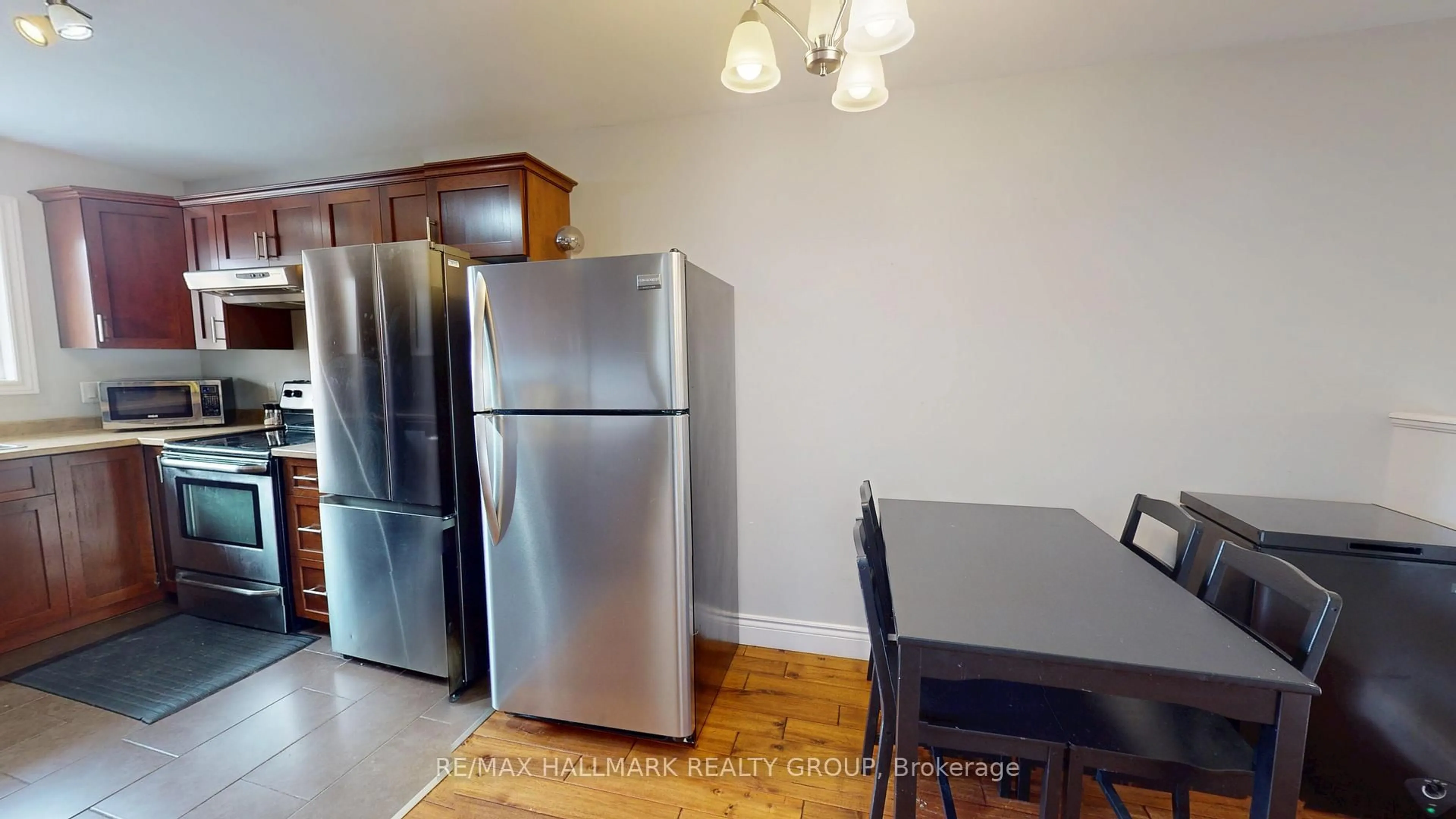 Standard kitchen, wood/laminate floor for 18 William Thomas Dr, Petawawa Ontario K8H 0C3