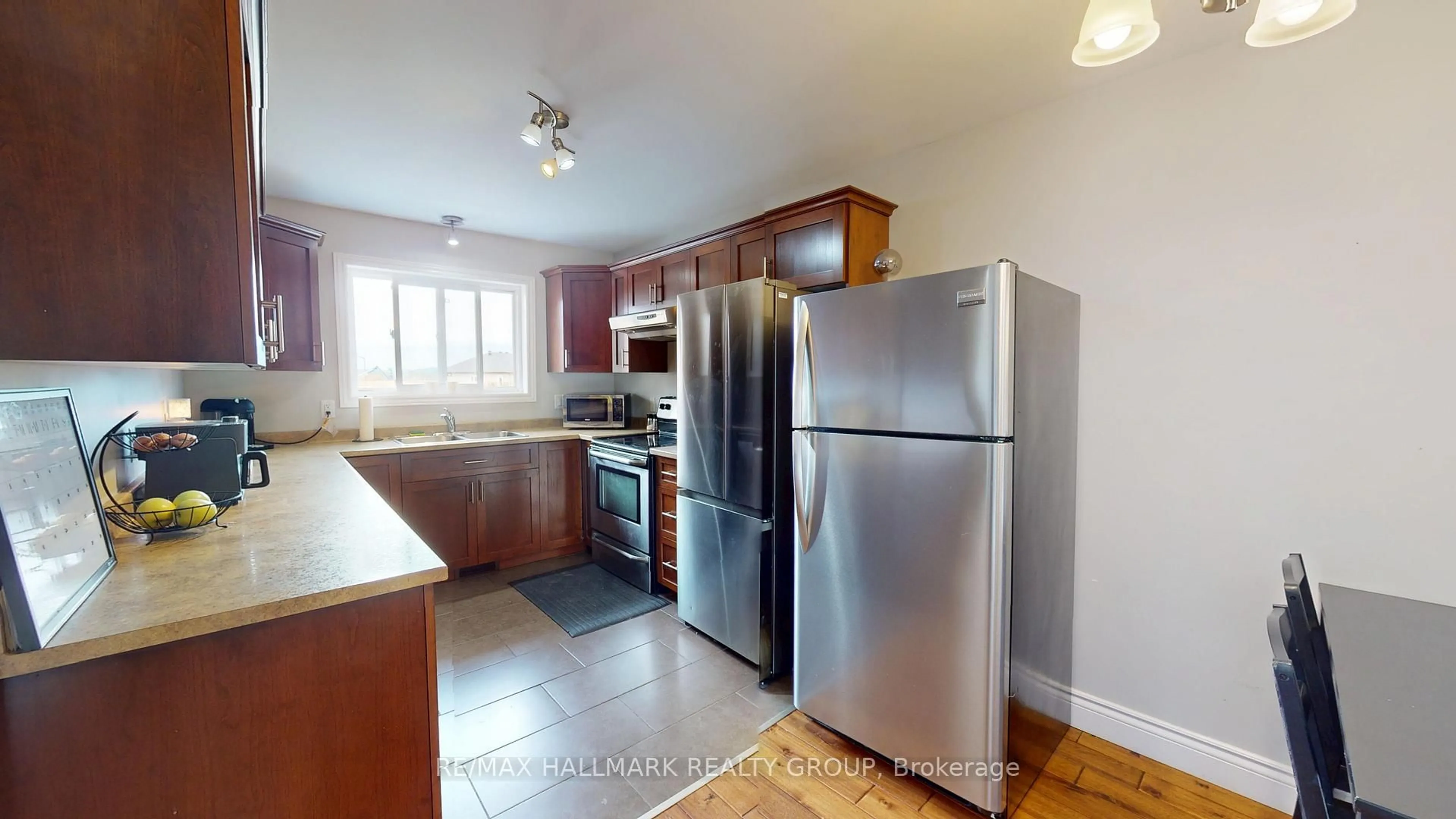 Standard kitchen, unknown for 18 William Thomas Dr, Petawawa Ontario K8H 0C3