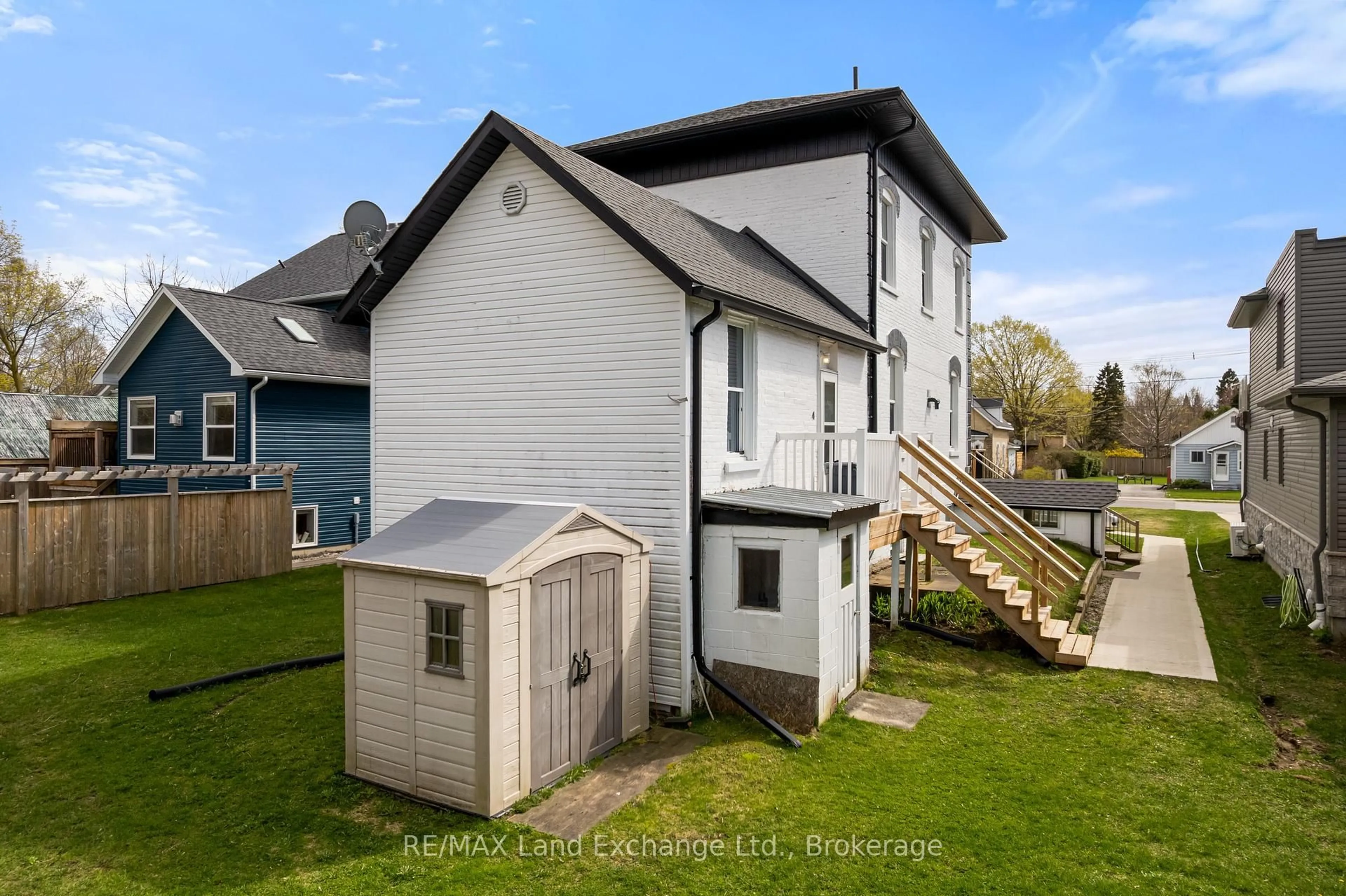 A pic from outside/outdoor area/front of a property/back of a property/a pic from drone, building for 473 Market St, Saugeen Shores Ontario N0H 2C2