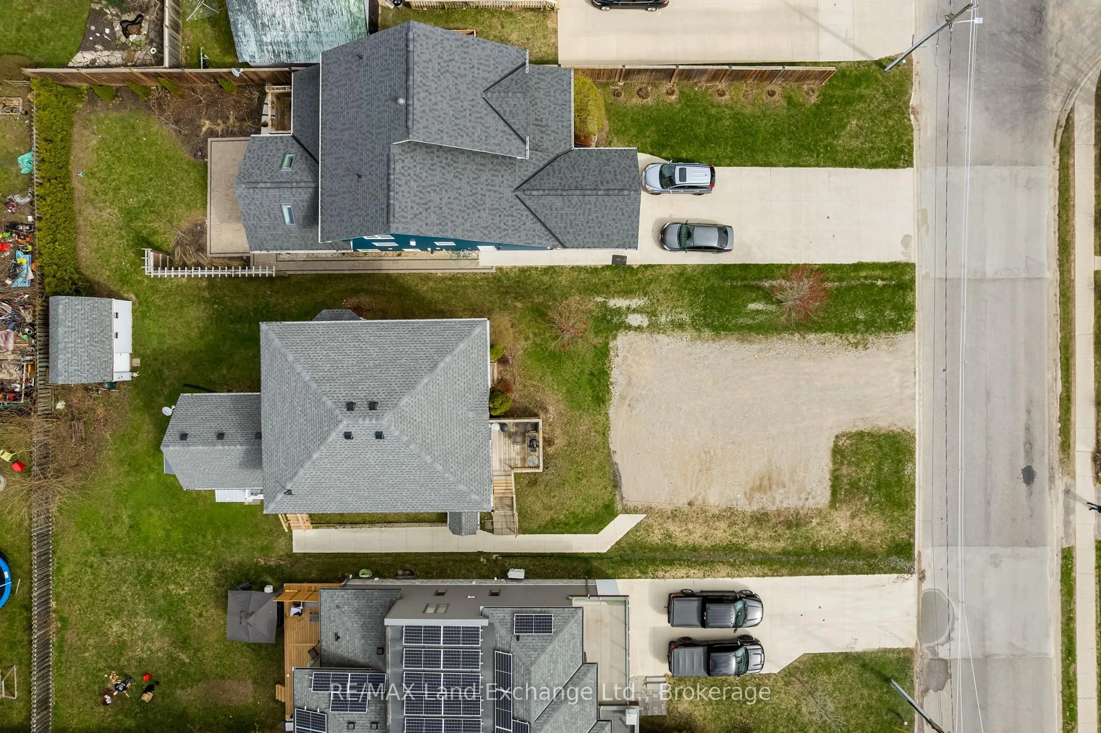 A pic from outside/outdoor area/front of a property/back of a property/a pic from drone, street for 473 Market St, Saugeen Shores Ontario N0H 2C2