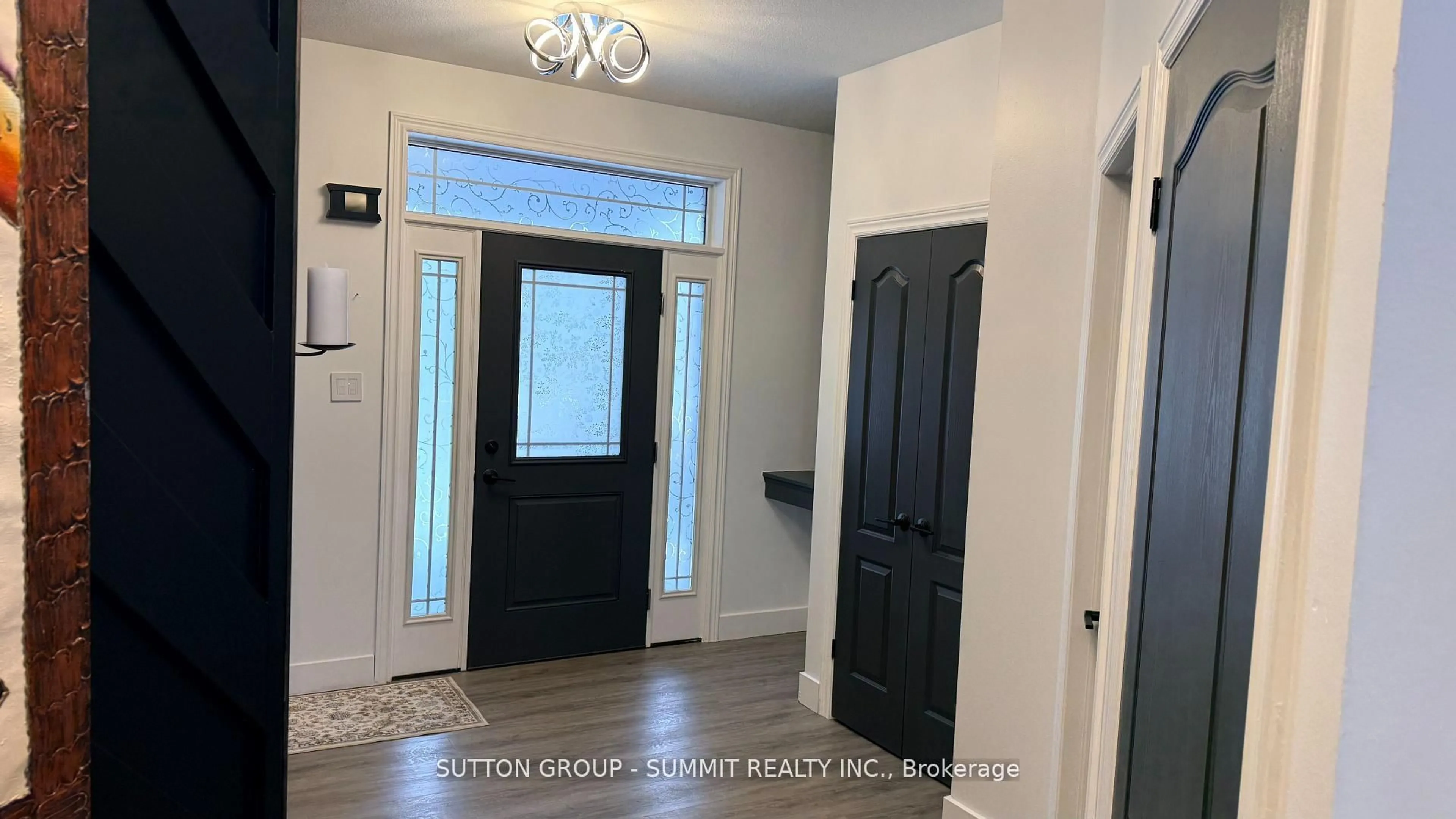 Indoor entryway for 9 Mcintyre Lane, East Luther Grand Valley Ontario L9W 6T9