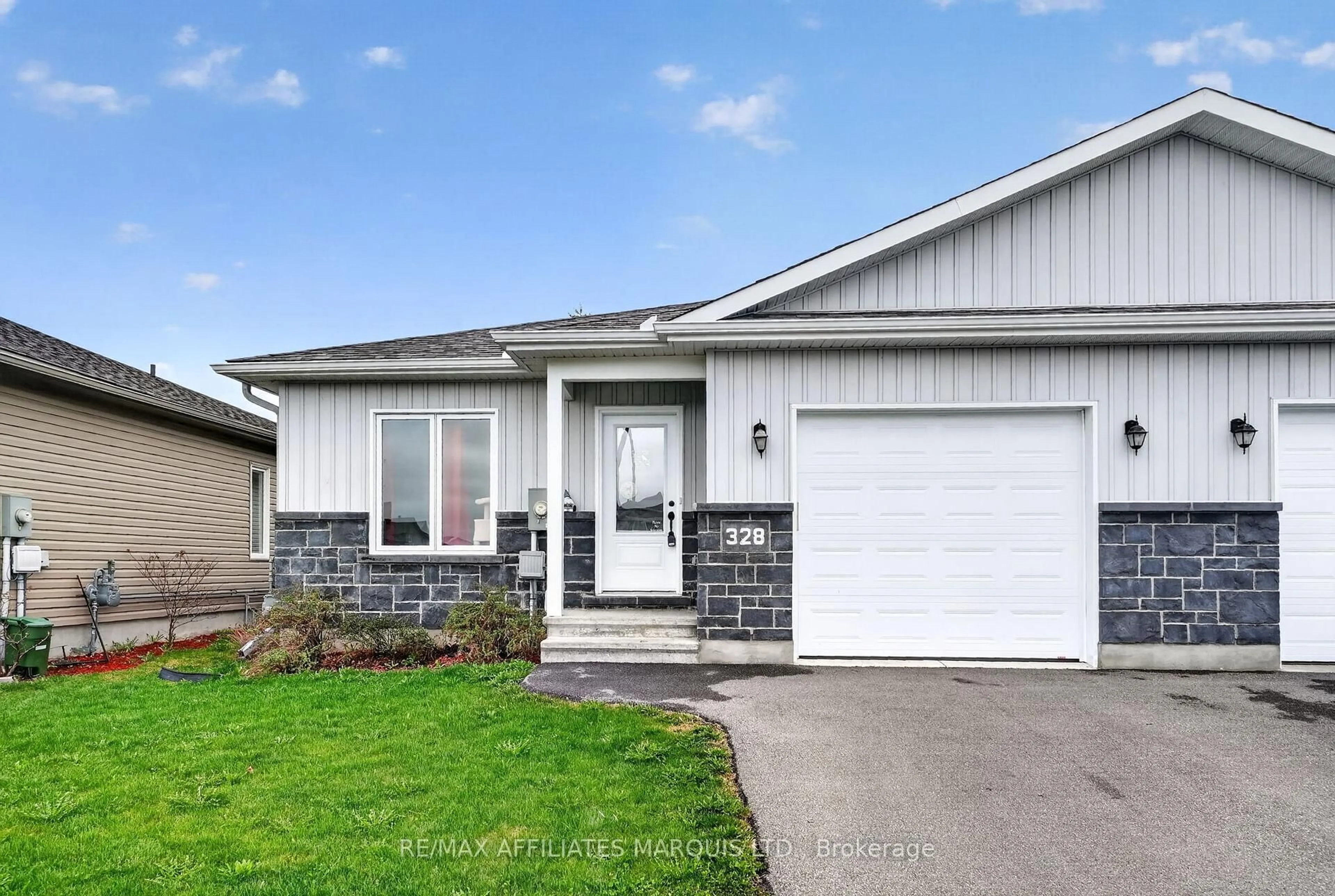 Home with vinyl exterior material, street for 328 Belfort Cres, Cornwall Ontario K6H 0H4