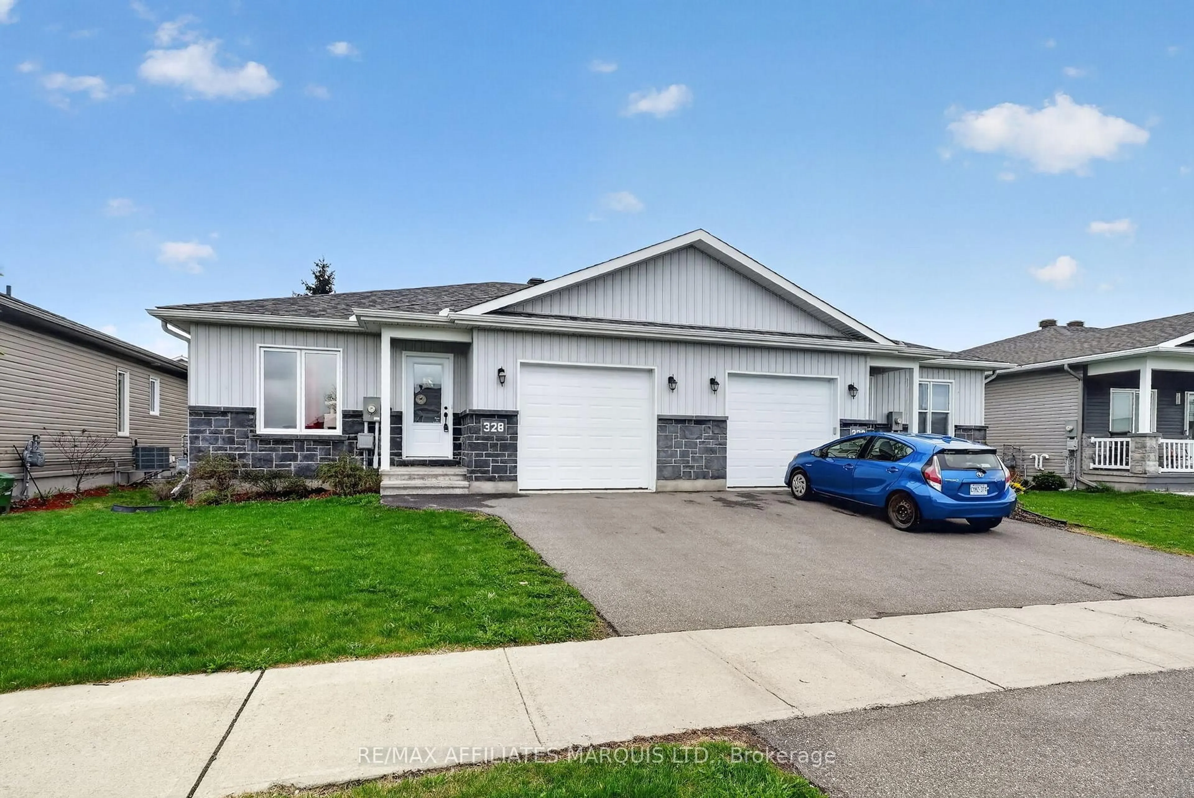 Home with vinyl exterior material, street for 328 Belfort Cres, Cornwall Ontario K6H 0H4
