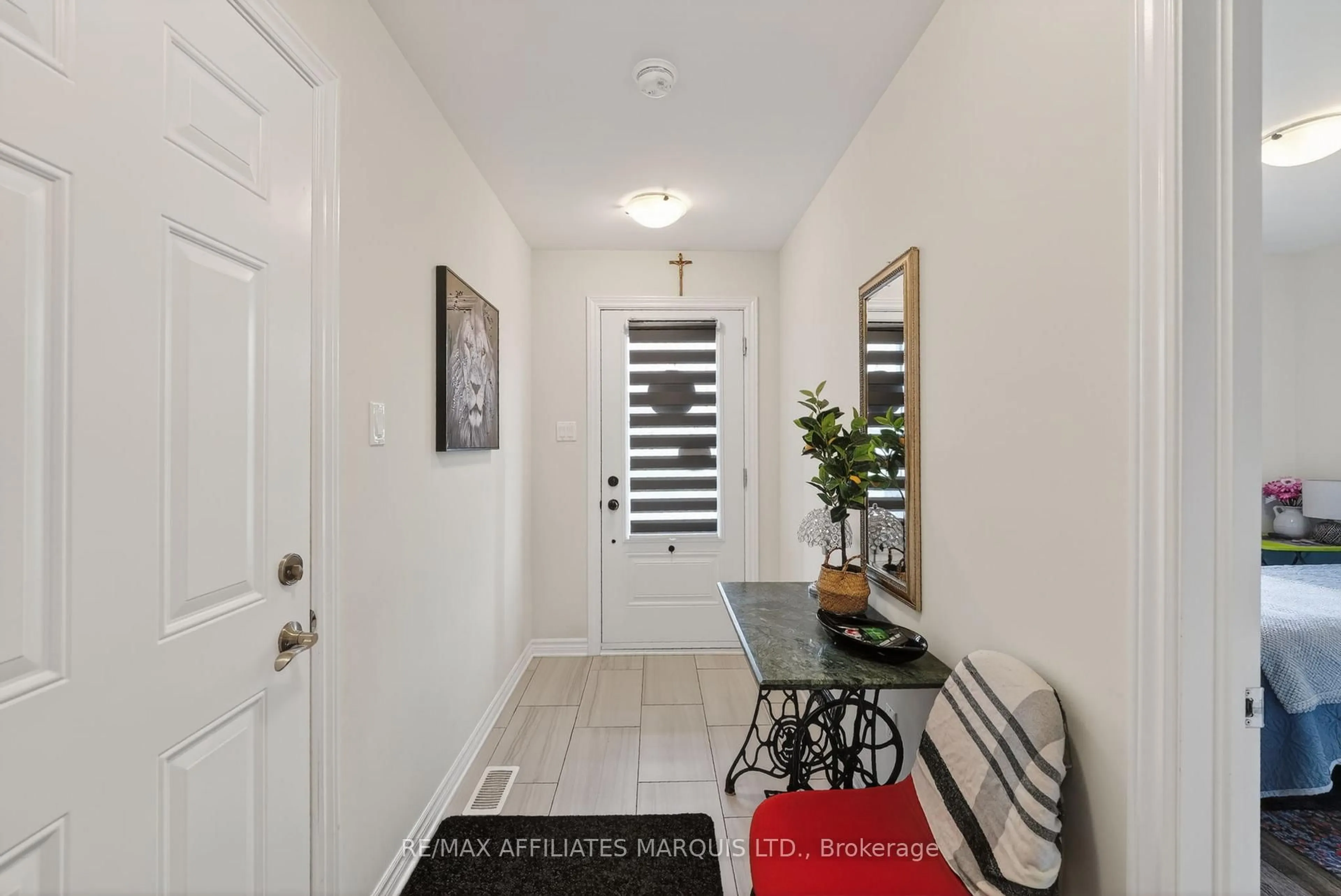 Indoor entryway for 328 Belfort Cres, Cornwall Ontario K6H 0H4