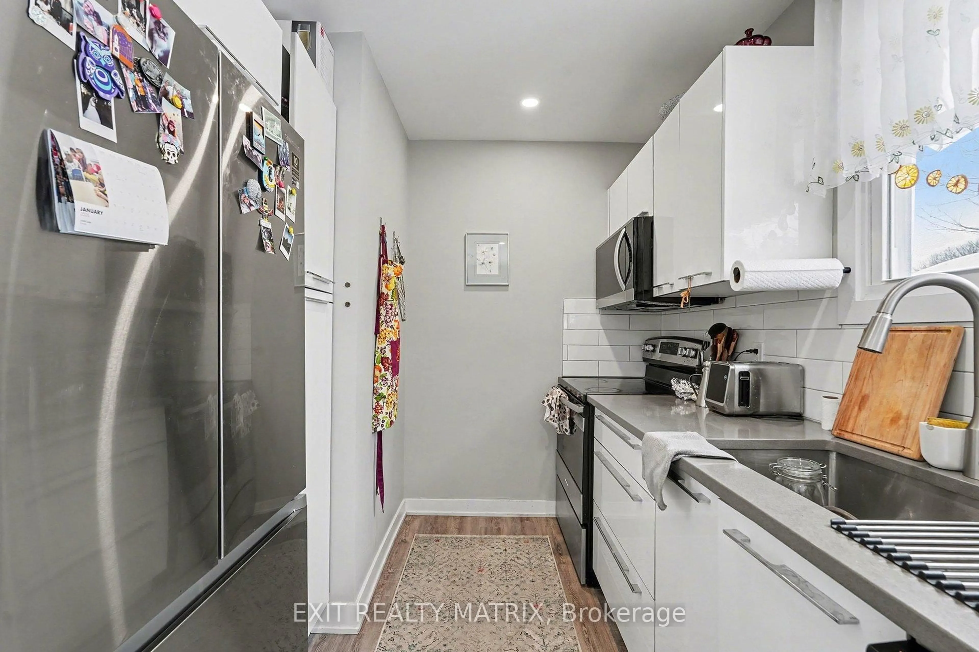 Standard kitchen, unknown for 91 Sheldrake Dr, Ottawa Ontario K2L 1T1