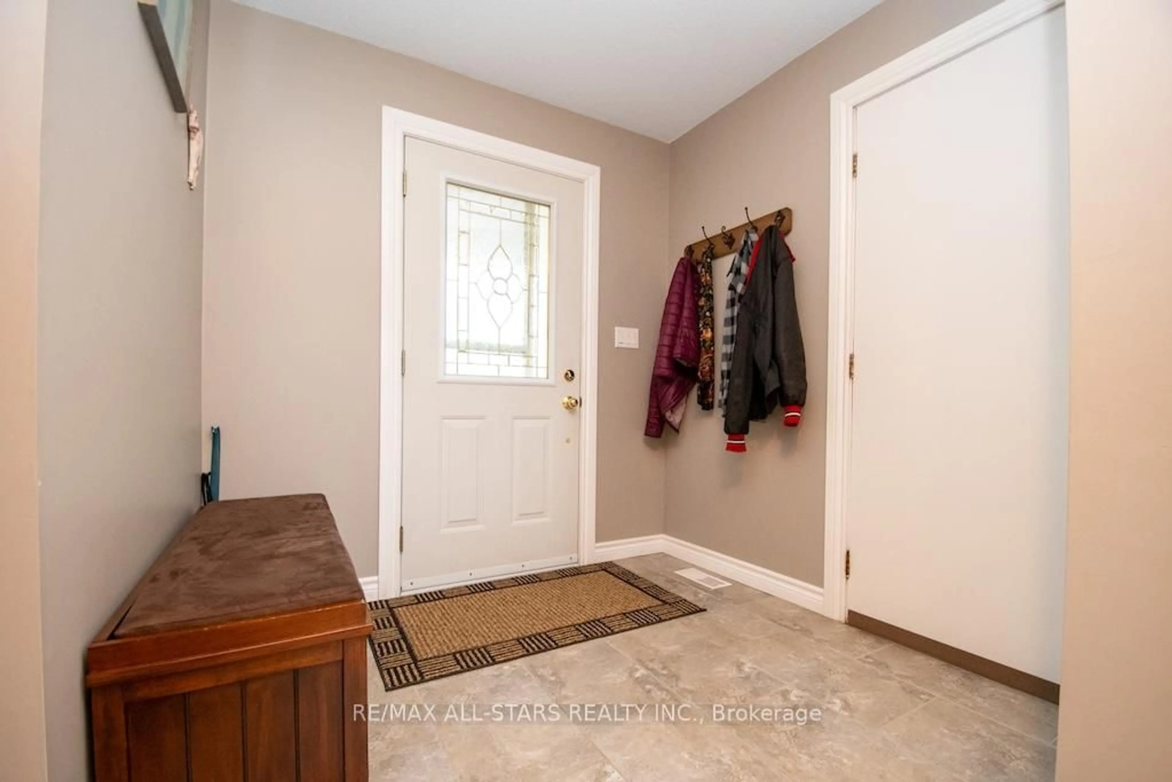 Indoor entryway for 53 Hillside Dr, Kawartha Lakes Ontario K9V 1A3