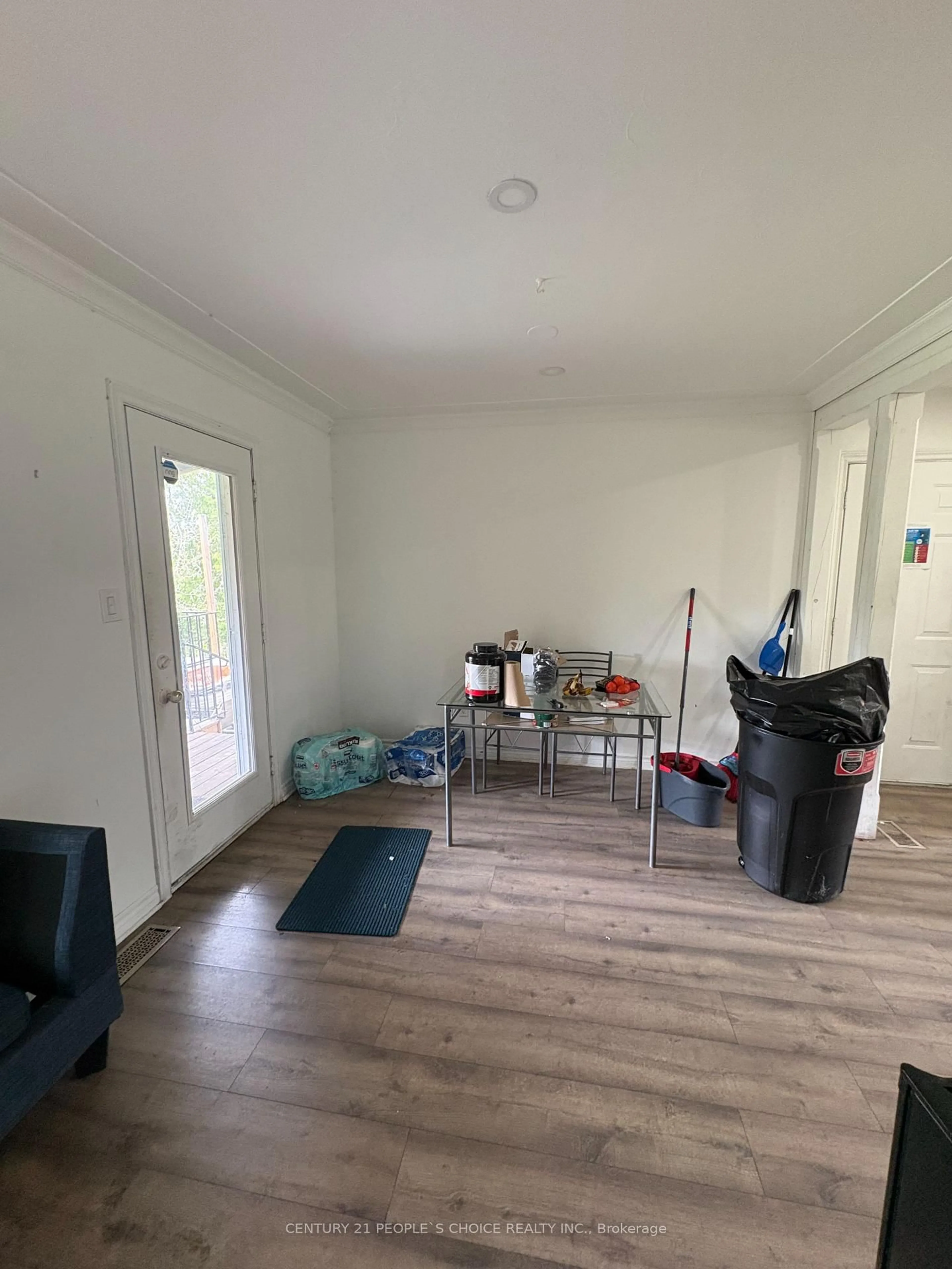 A pic of a room for 1423 Webster St, London East Ontario N5V 3R1