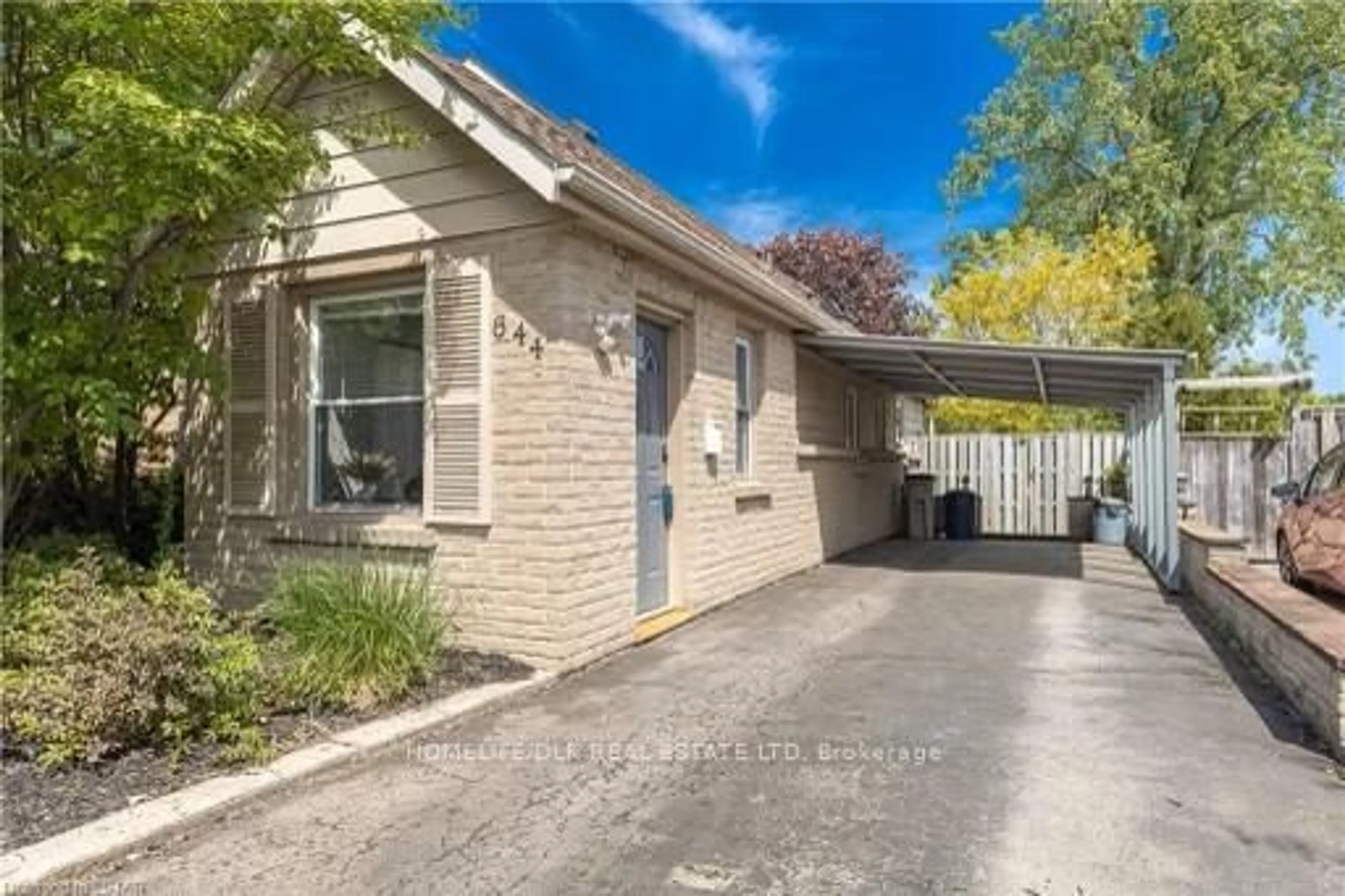 Unknown for 644 Grosvenor St, London East Ontario N5Y 3T4