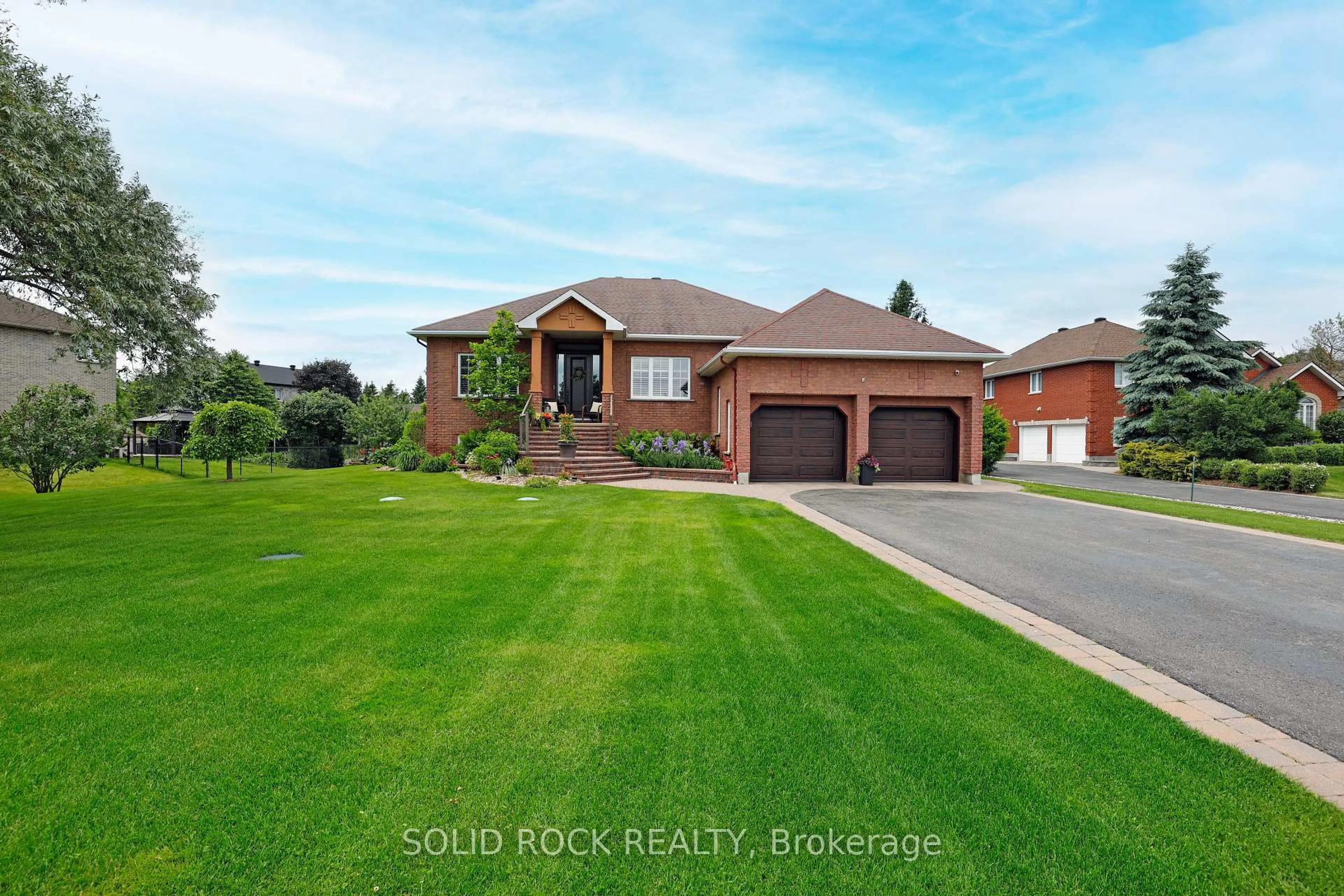 A pic from outside/outdoor area/front of a property/back of a property/a pic from drone, water/lake/river/ocean view for 6541 Blossom Trail Dr, Ottawa Ontario K4P 1R6