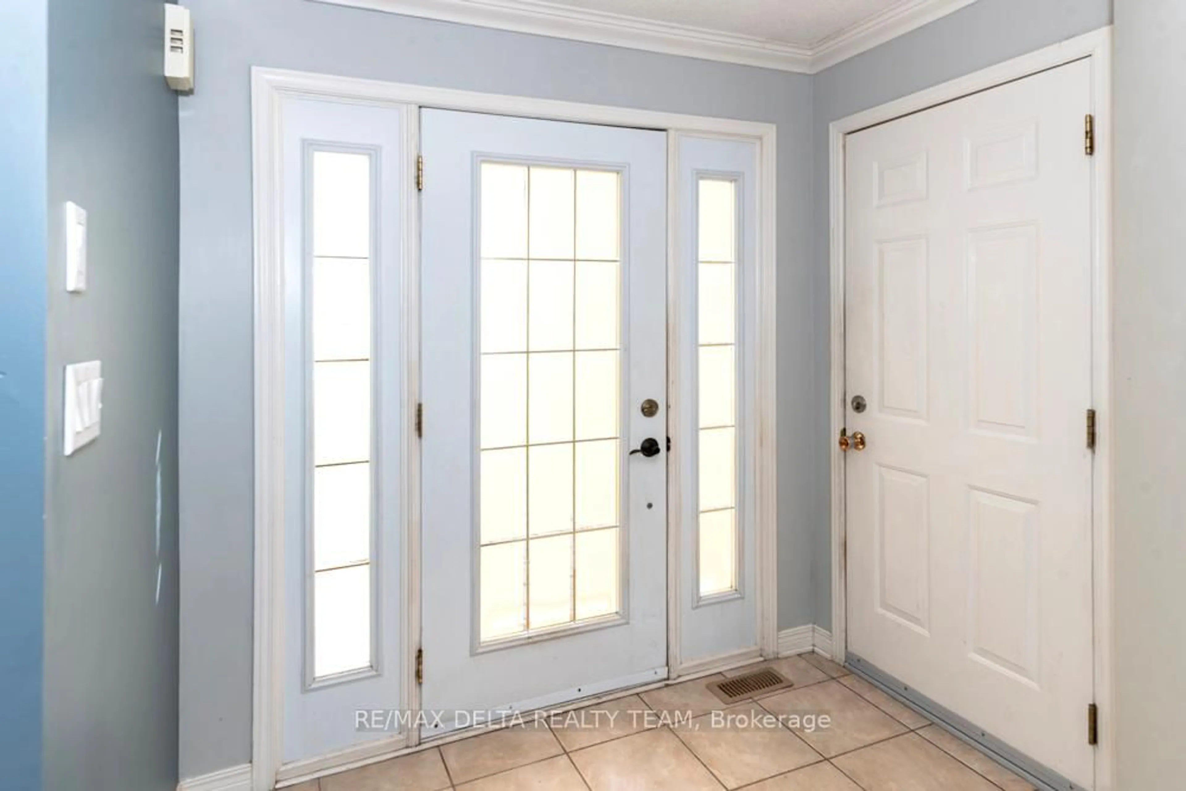 Indoor entryway for 150 Sandra Cres, Clarence-Rockland Ontario K4K 1N7