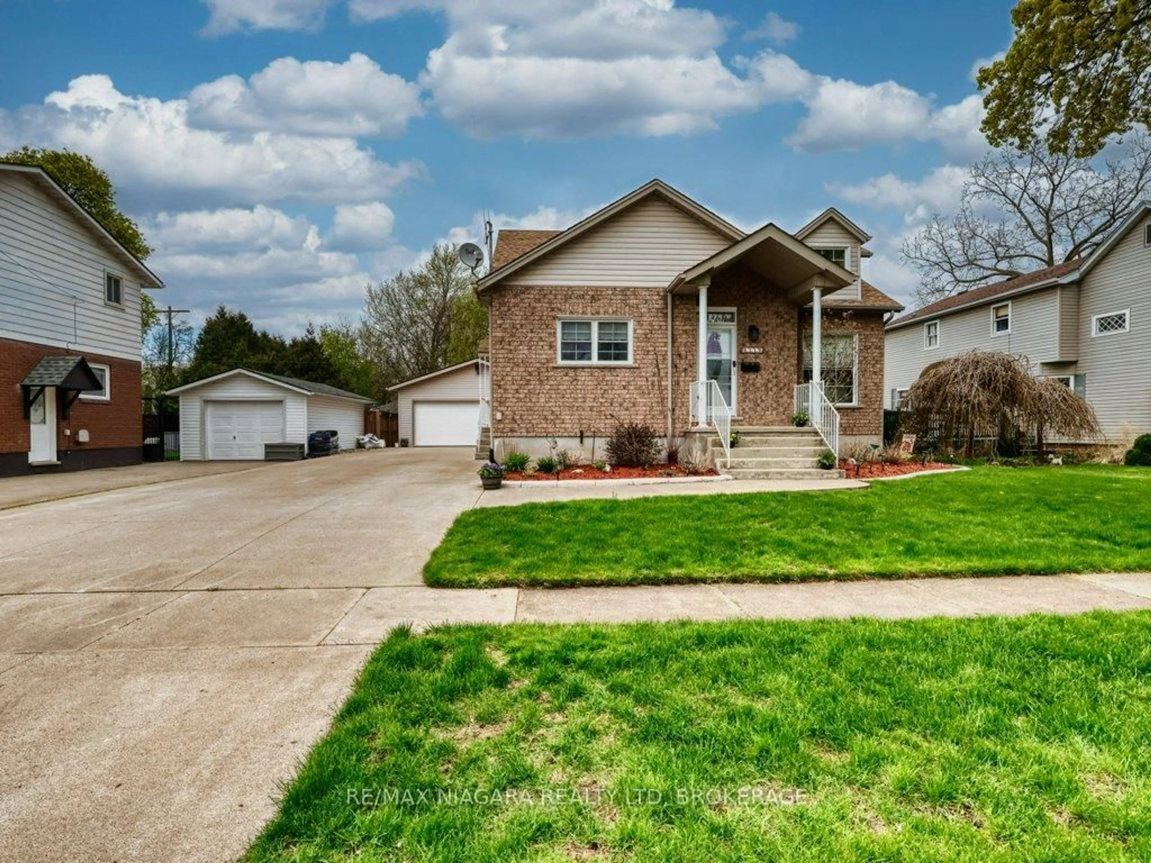 Home with brick exterior material, street for 8110 LAMONT Ave, Niagara Falls Ontario L2G 6V5